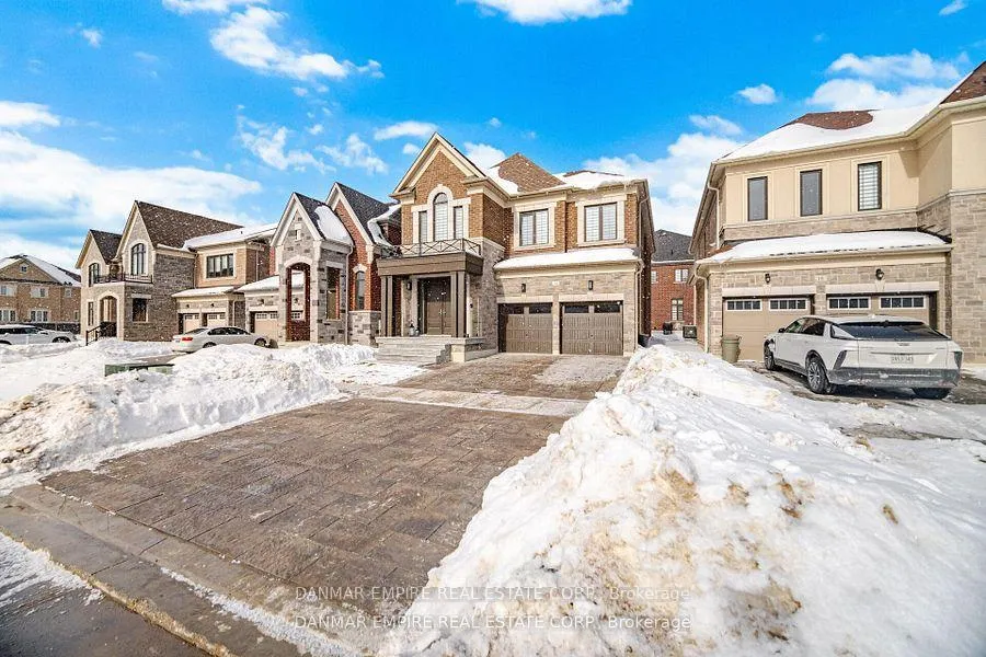Photo 2 of 14 Woodgate Pines Drive, Vaughan, Kleinburg — HOMEH