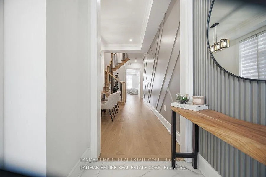 Photo 5 of 14 Woodgate Pines Drive, Vaughan, Kleinburg — HOMEH
