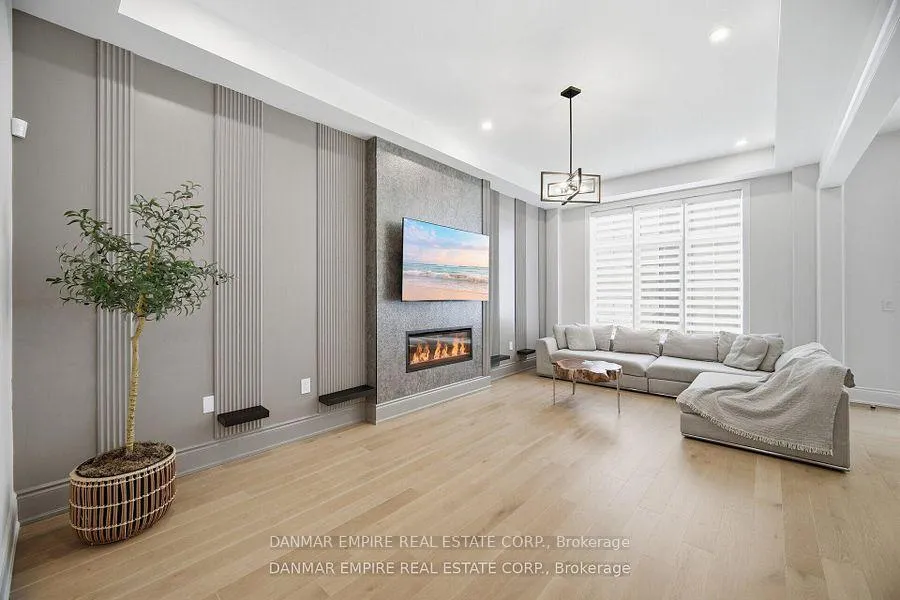 Photo 9 of 14 Woodgate Pines Drive, Vaughan, Kleinburg — HOMEH