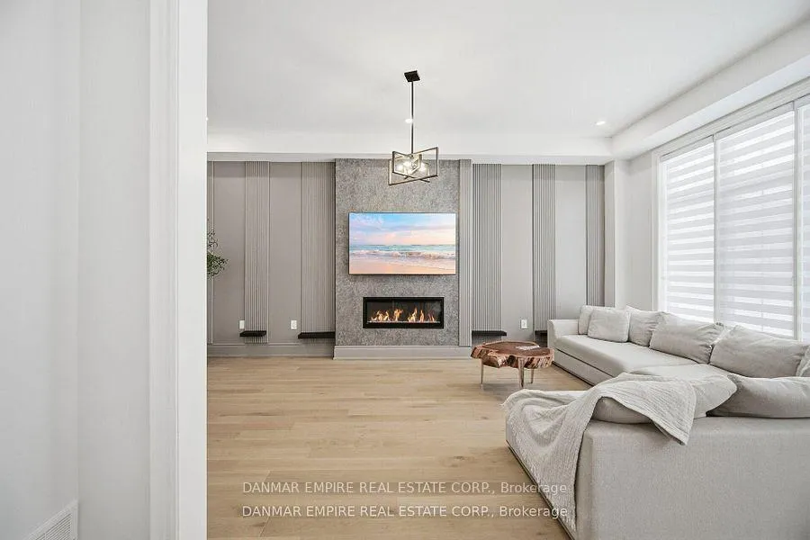 Photo 10 of 14 Woodgate Pines Drive, Vaughan, Kleinburg — HOMEH