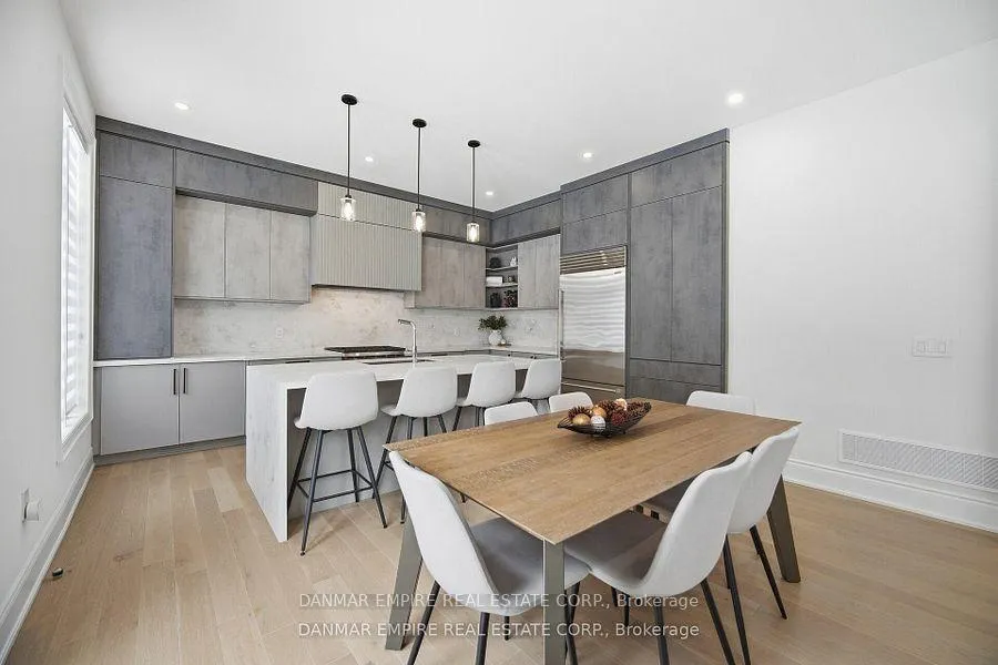 Photo 13 of 14 Woodgate Pines Drive, Vaughan, Kleinburg — HOMEH