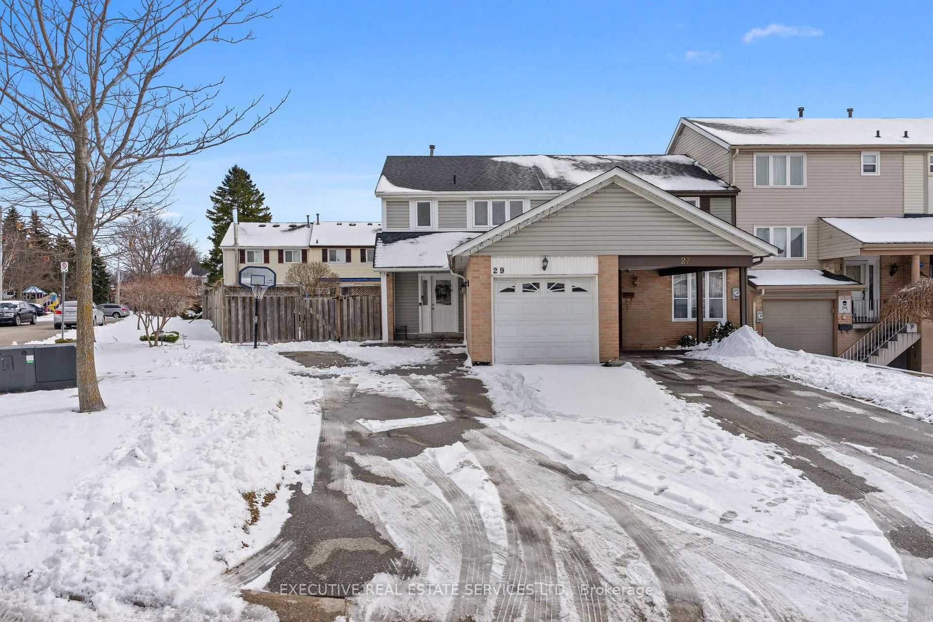 Photo 2 of 29 Sparklett Crescent, Brampton, Heart Lake East — HOMEH