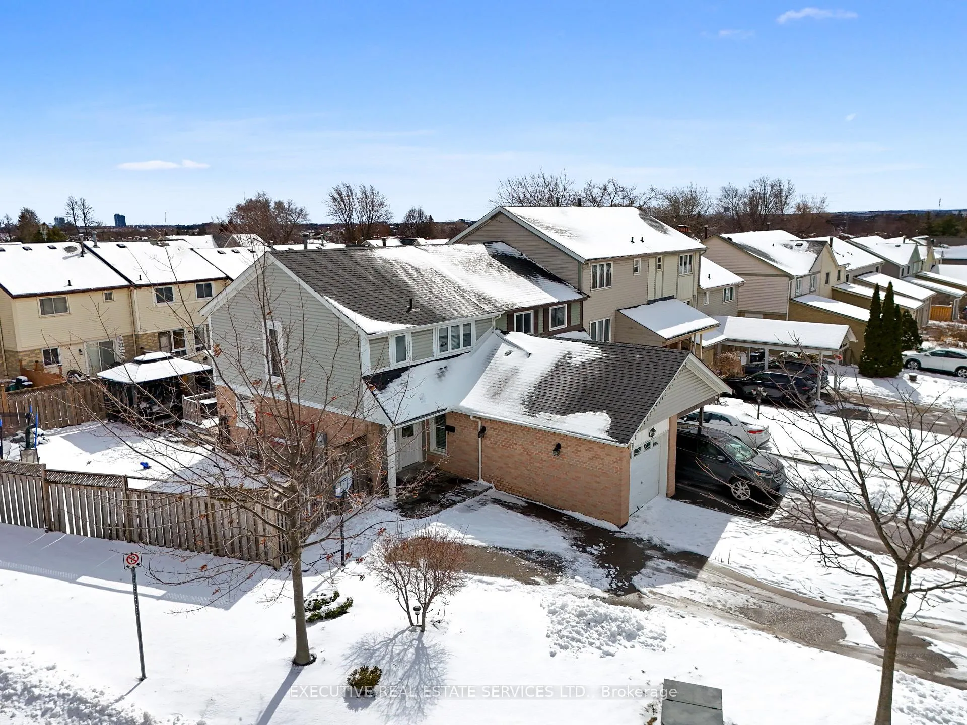 Photo 3 of 29 Sparklett Crescent, Brampton, Heart Lake East — HOMEH