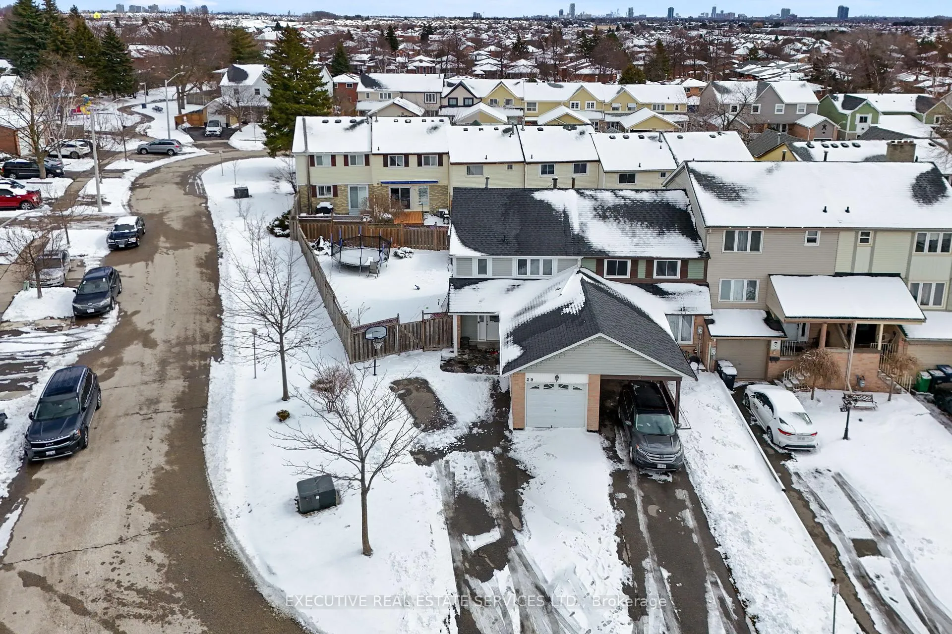 Photo 7 of 29 Sparklett Crescent, Brampton, Heart Lake East — HOMEH