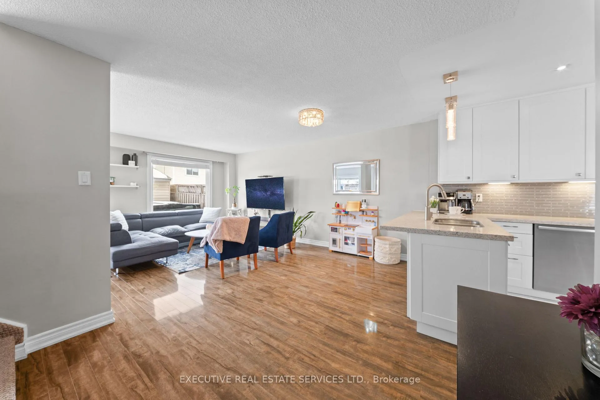 Photo 10 of 29 Sparklett Crescent, Brampton, Heart Lake East — HOMEH