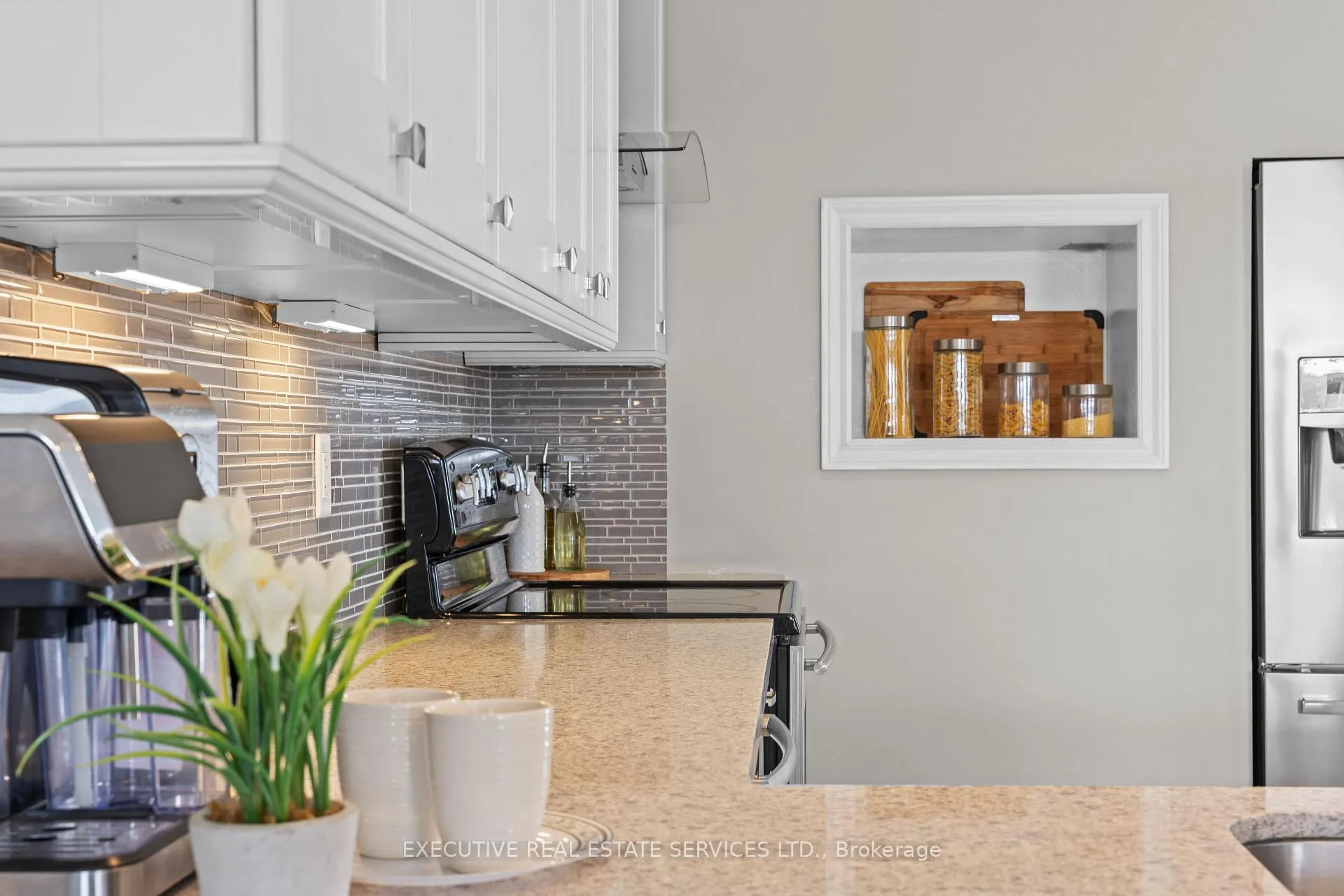 Photo 13 of 29 Sparklett Crescent, Brampton, Heart Lake East — HOMEH