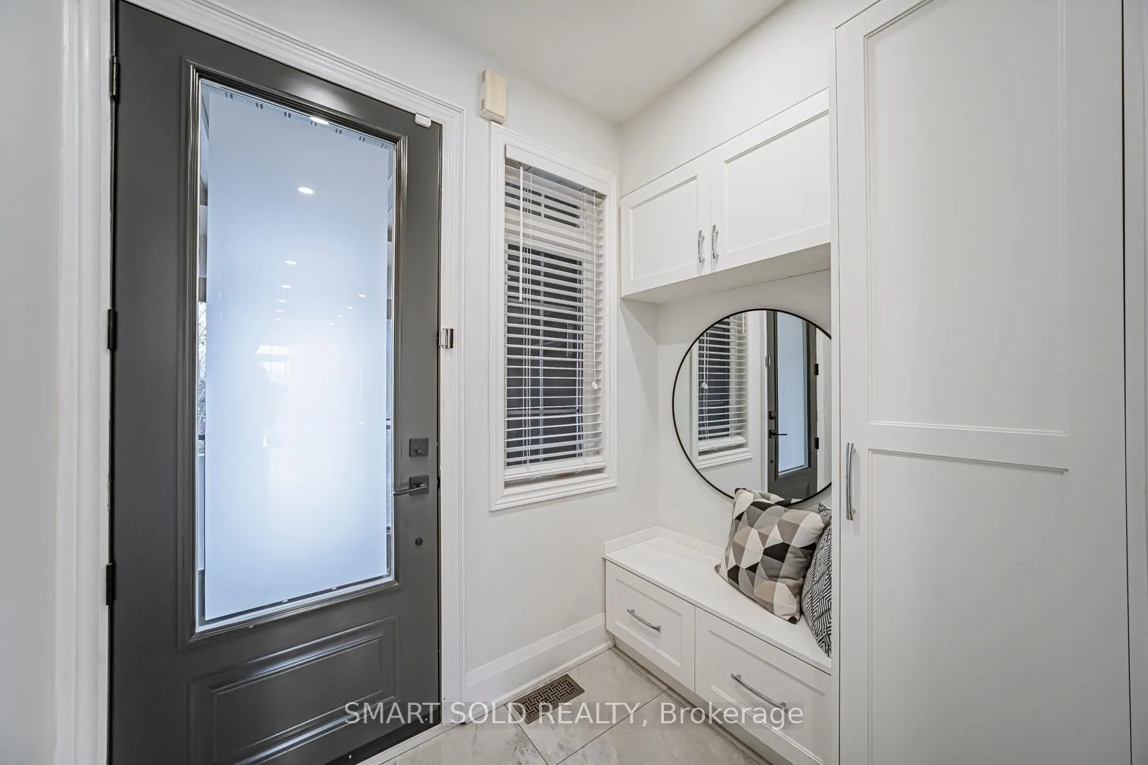 Photo 5 of 16 Gauguin Avenue, Vaughan, Patterson — HOMEH