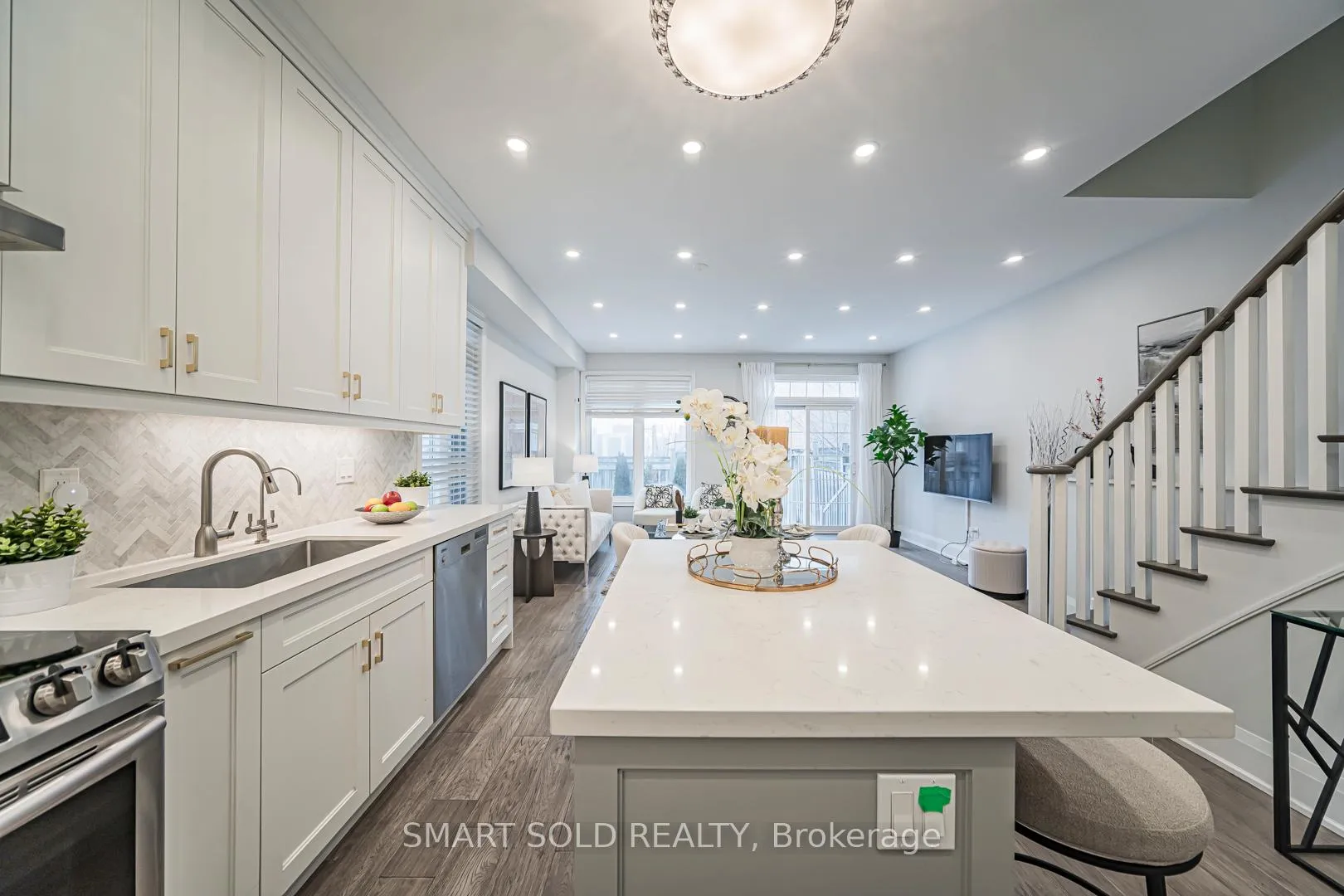 Photo 6 of 16 Gauguin Avenue, Vaughan, Patterson — HOMEH