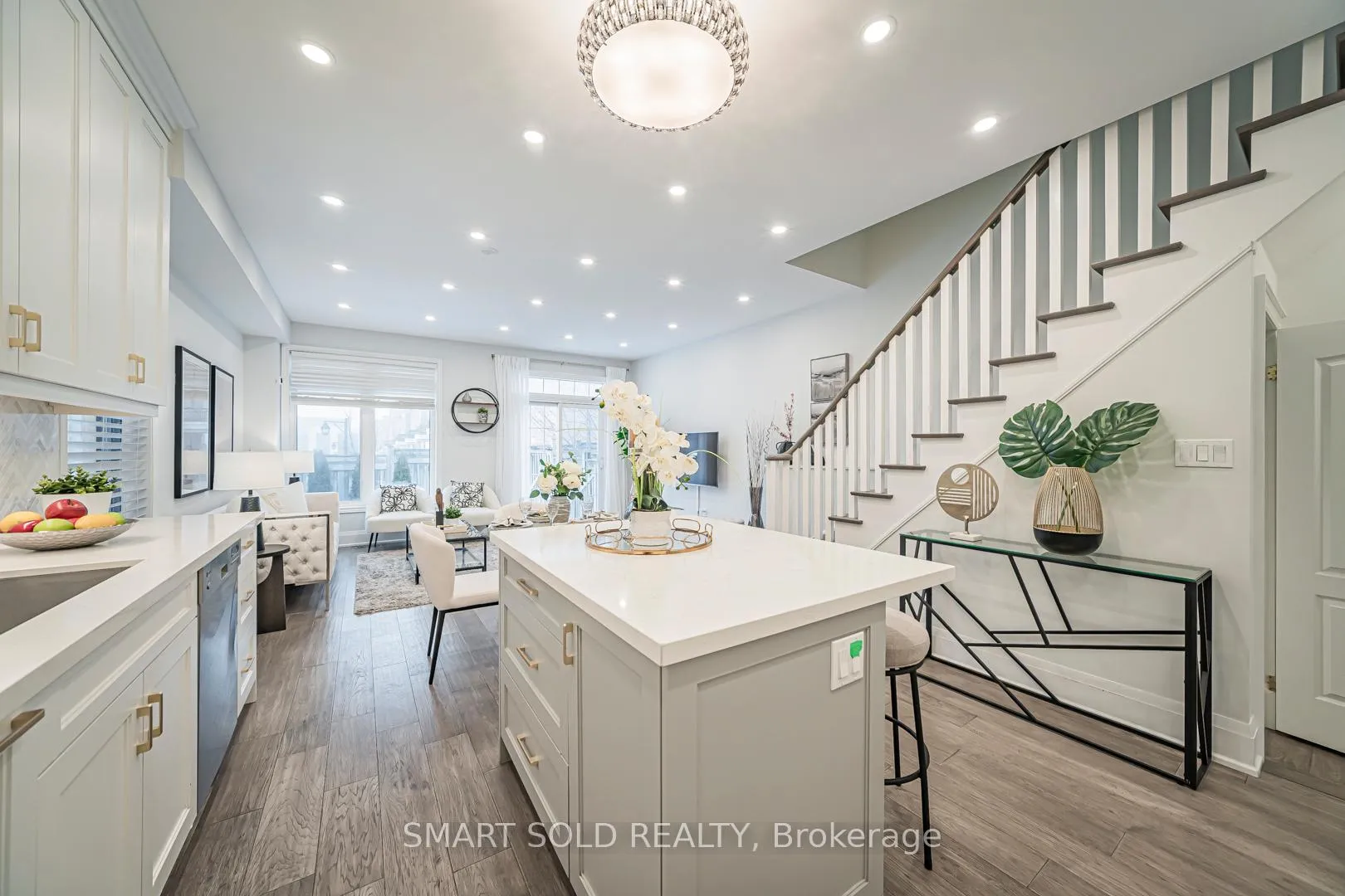 Photo 7 of 16 Gauguin Avenue, Vaughan, Patterson — HOMEH