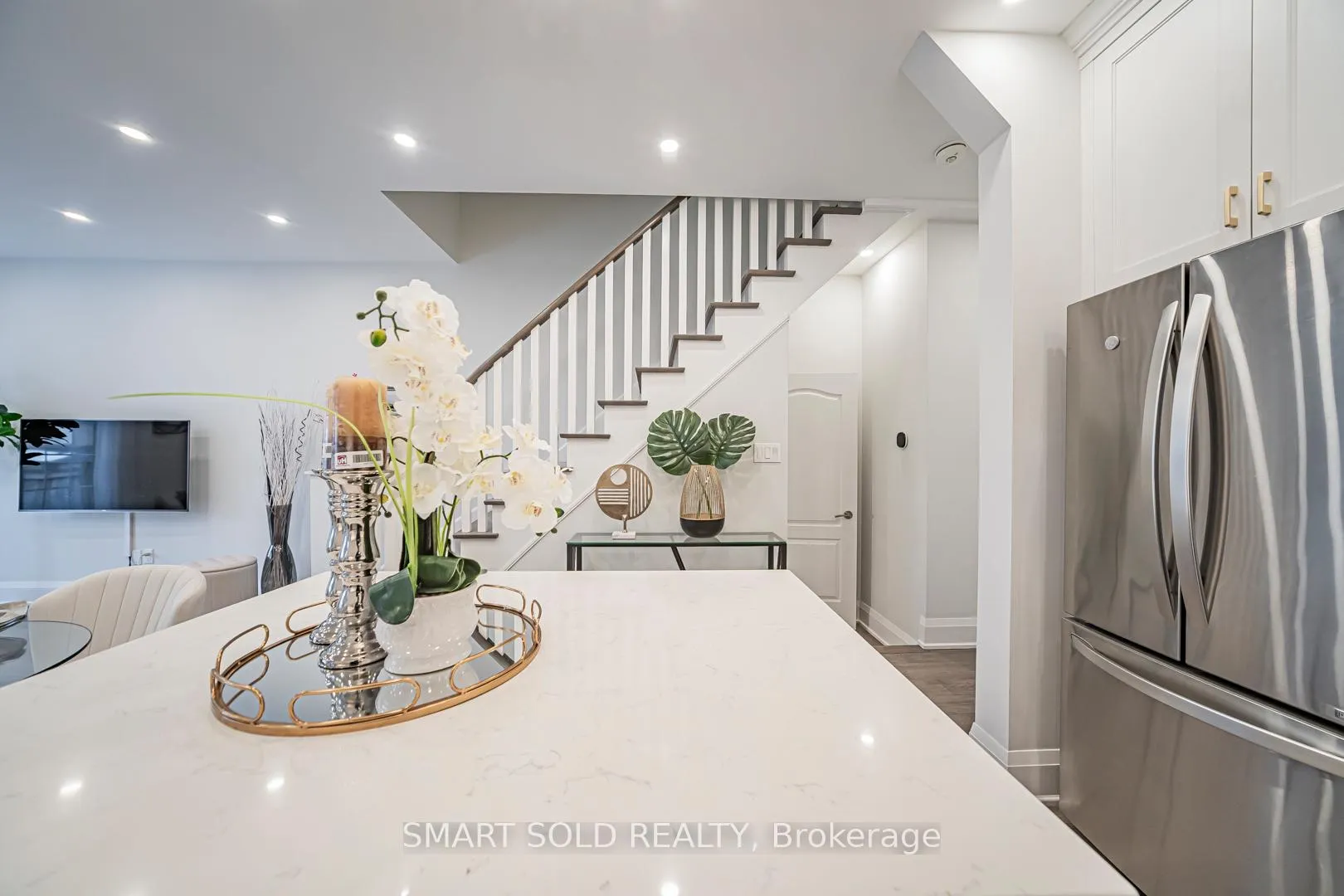 Photo 8 of 16 Gauguin Avenue, Vaughan, Patterson — HOMEH
