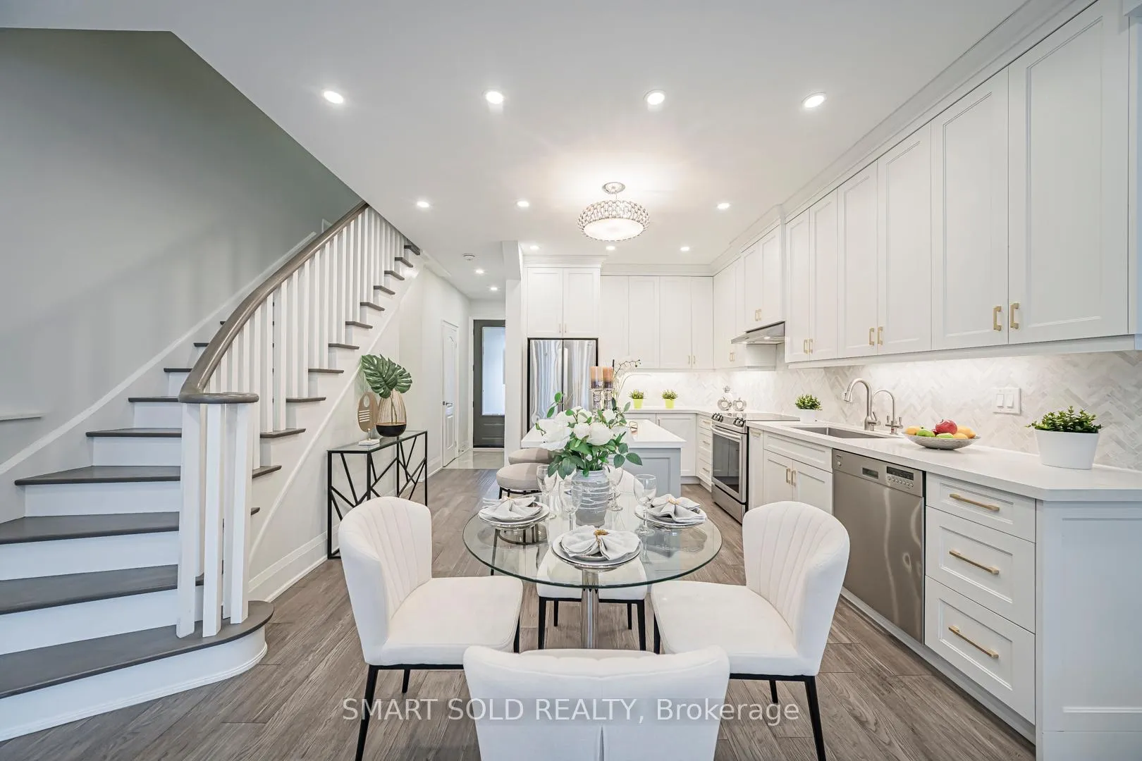 Photo 10 of 16 Gauguin Avenue, Vaughan, Patterson — HOMEH