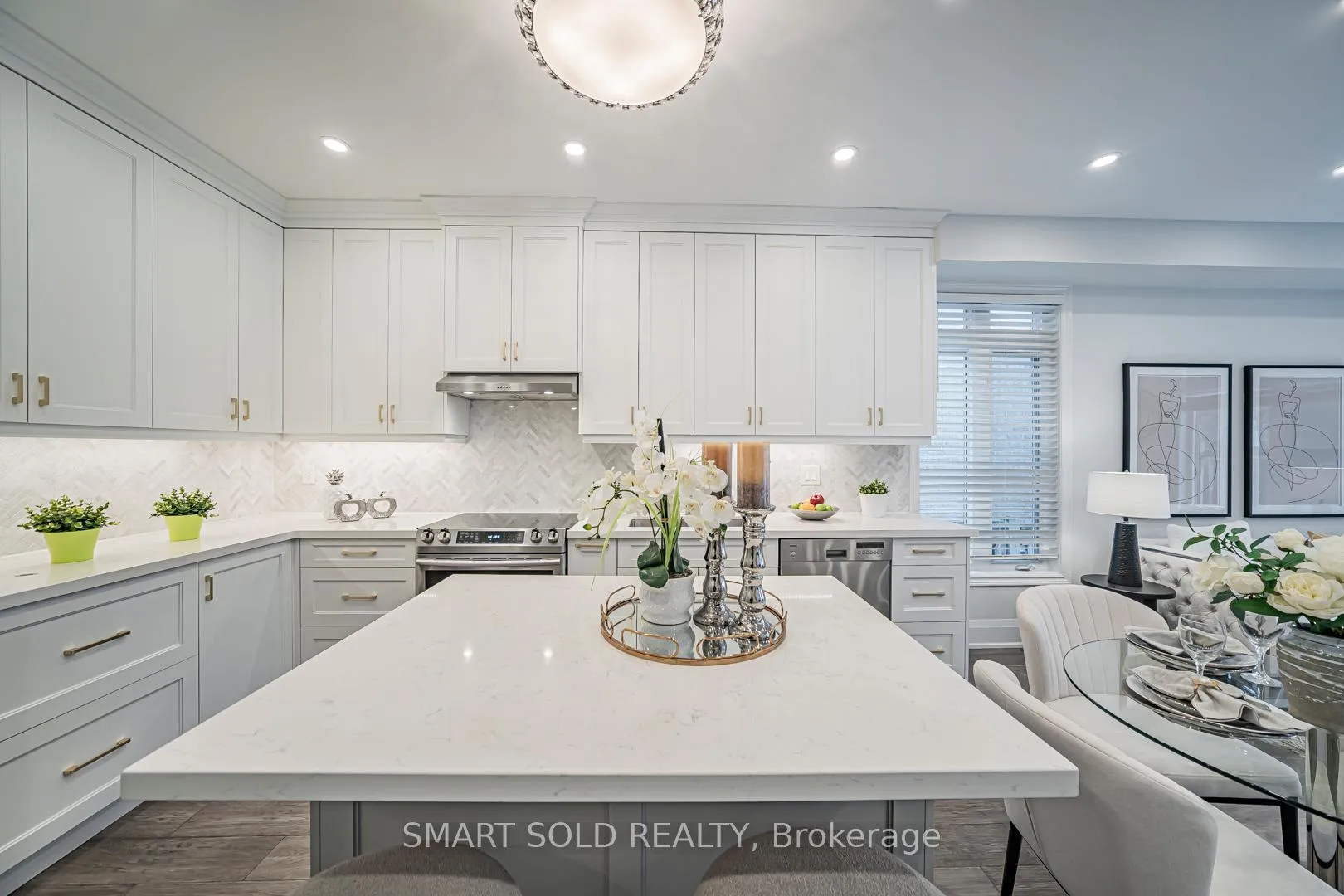 Photo 12 of 16 Gauguin Avenue, Vaughan, Patterson — HOMEH