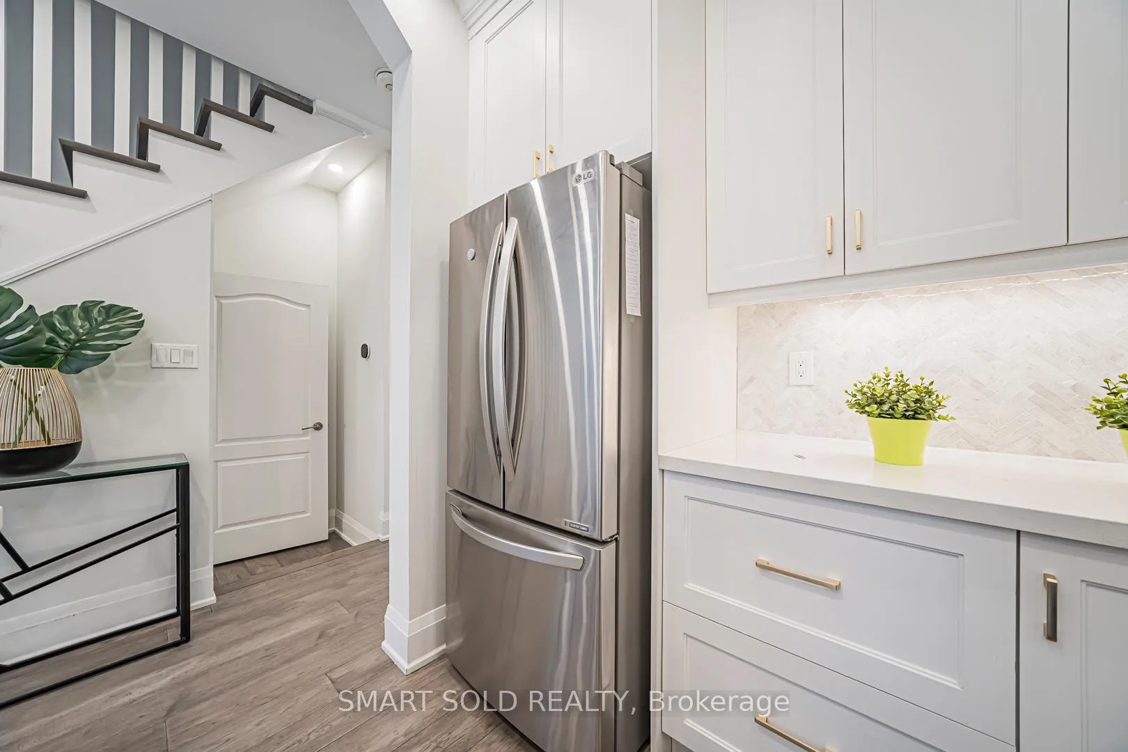 Photo 14 of 16 Gauguin Avenue, Vaughan, Patterson — HOMEH