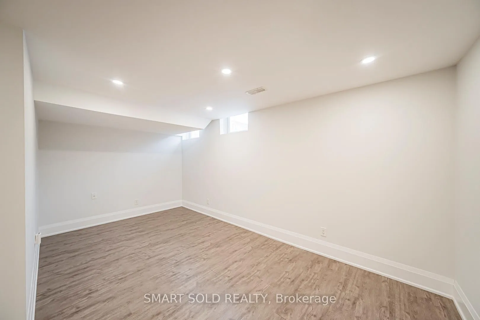 Photo 42 of 16 Gauguin Avenue, Vaughan, Patterson — HOMEH