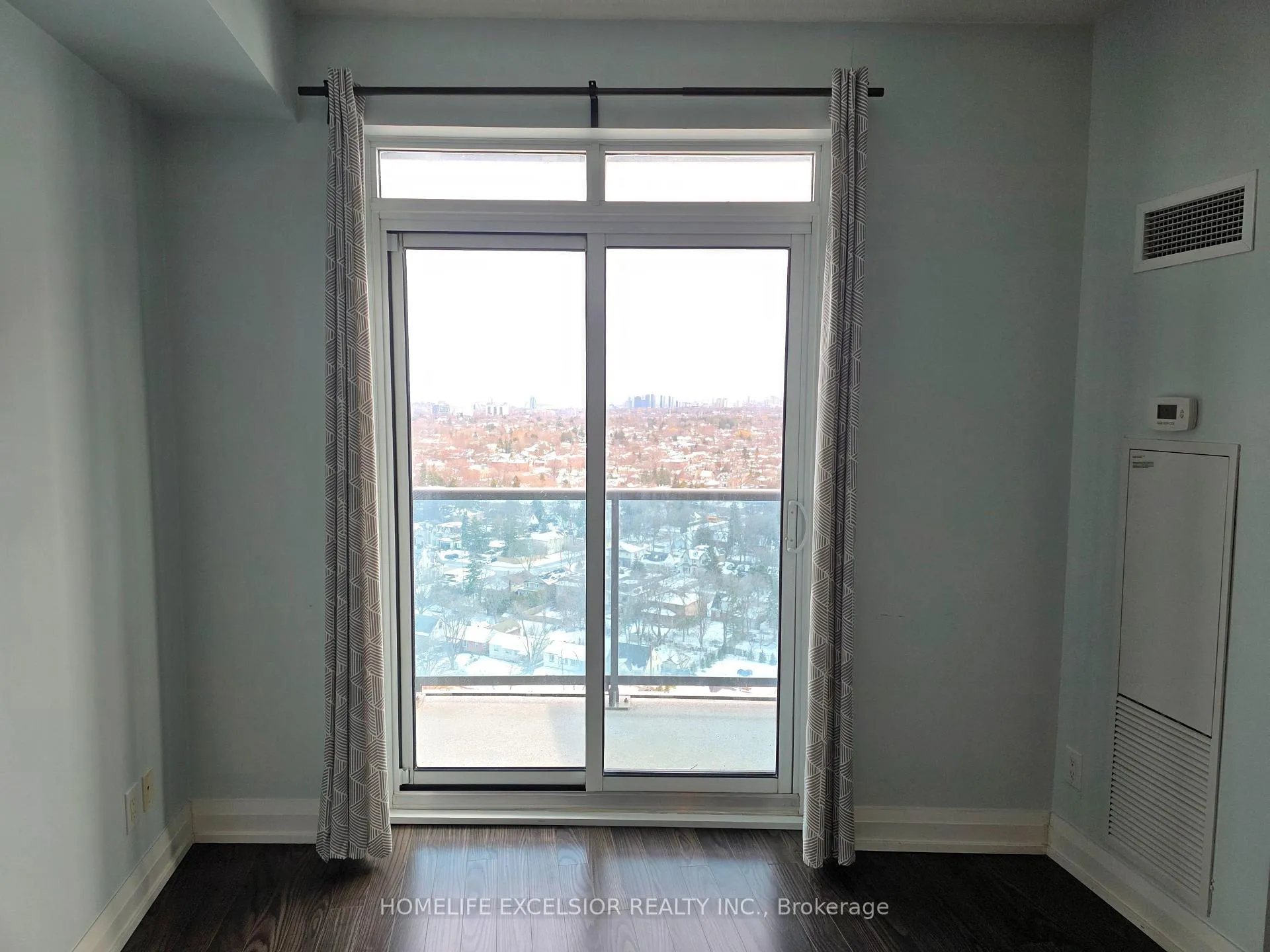 Photo 12 of Unit 2027, 7161 Yonge Street, Markham, Grandview — HOMEH