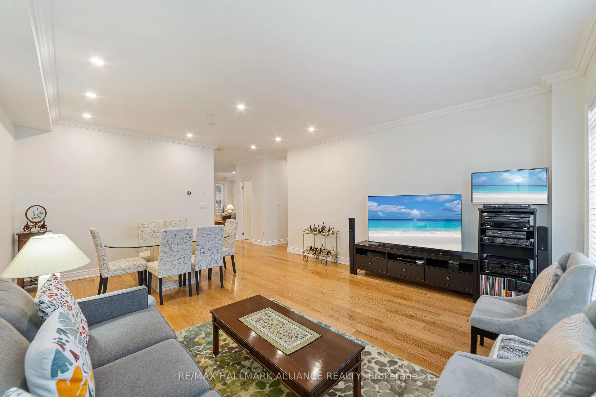 Photo 5 of 28 Preakness Drive, North York, Banbury-Don Mills — HOMEH
