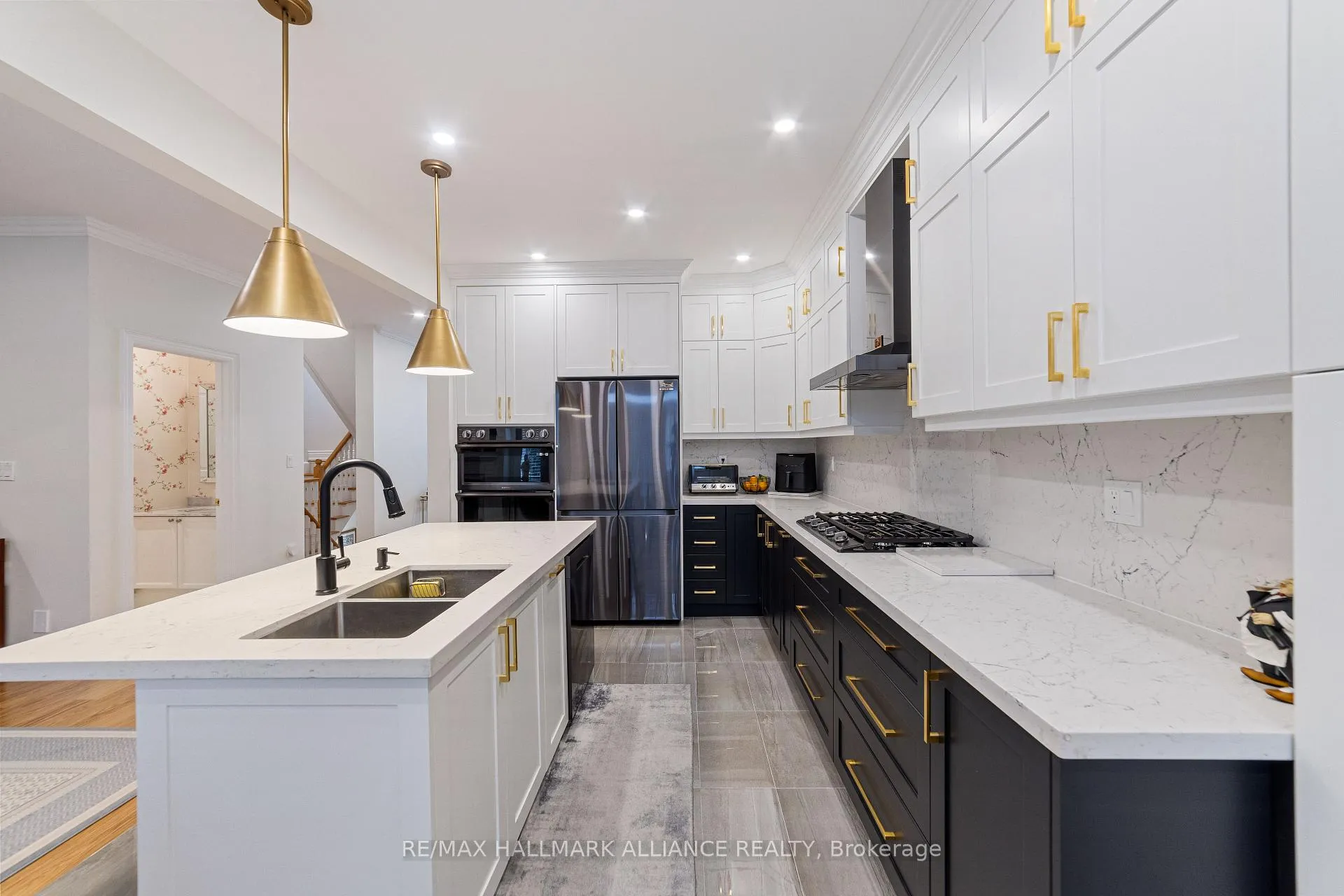 Photo 9 of 28 Preakness Drive, North York, Banbury-Don Mills — HOMEH