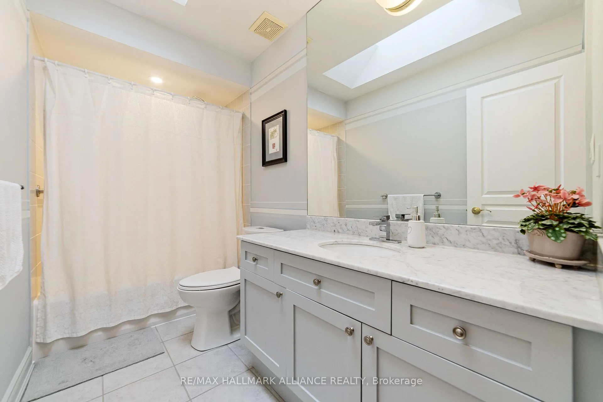 Photo 15 of 28 Preakness Drive, North York, Banbury-Don Mills — HOMEH