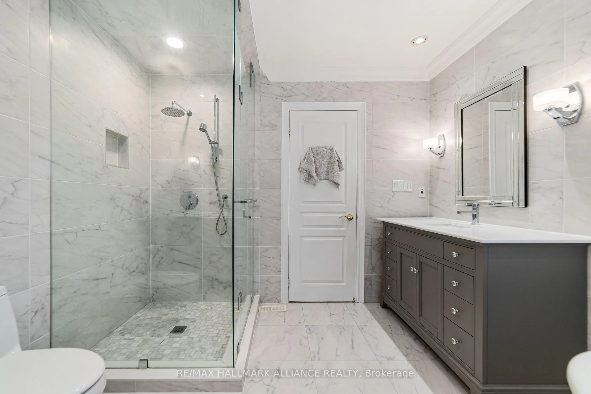 Photo 18 of 28 Preakness Drive, North York, Banbury-Don Mills — HOMEH