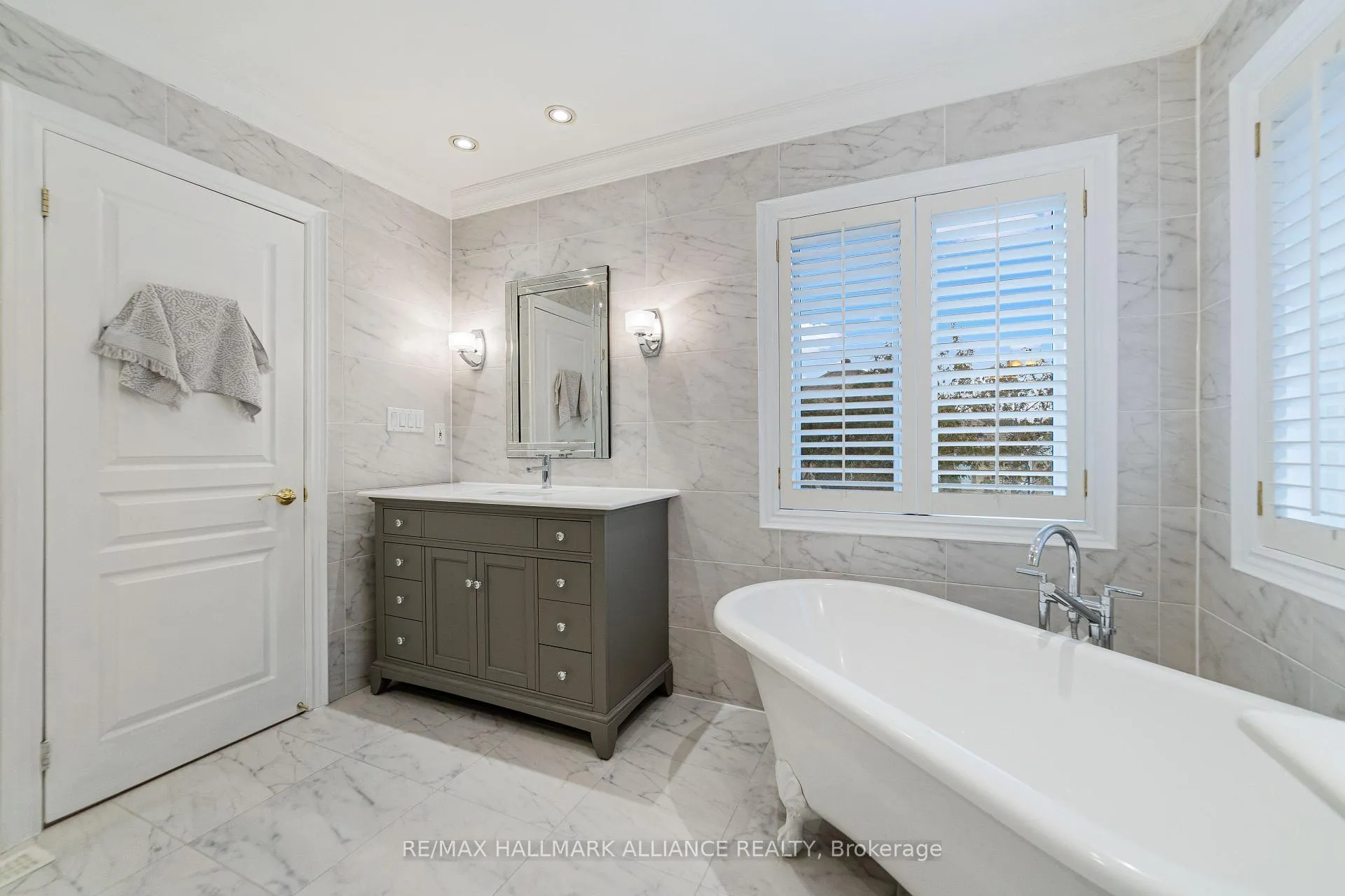 Photo 19 of 28 Preakness Drive, North York, Banbury-Don Mills — HOMEH