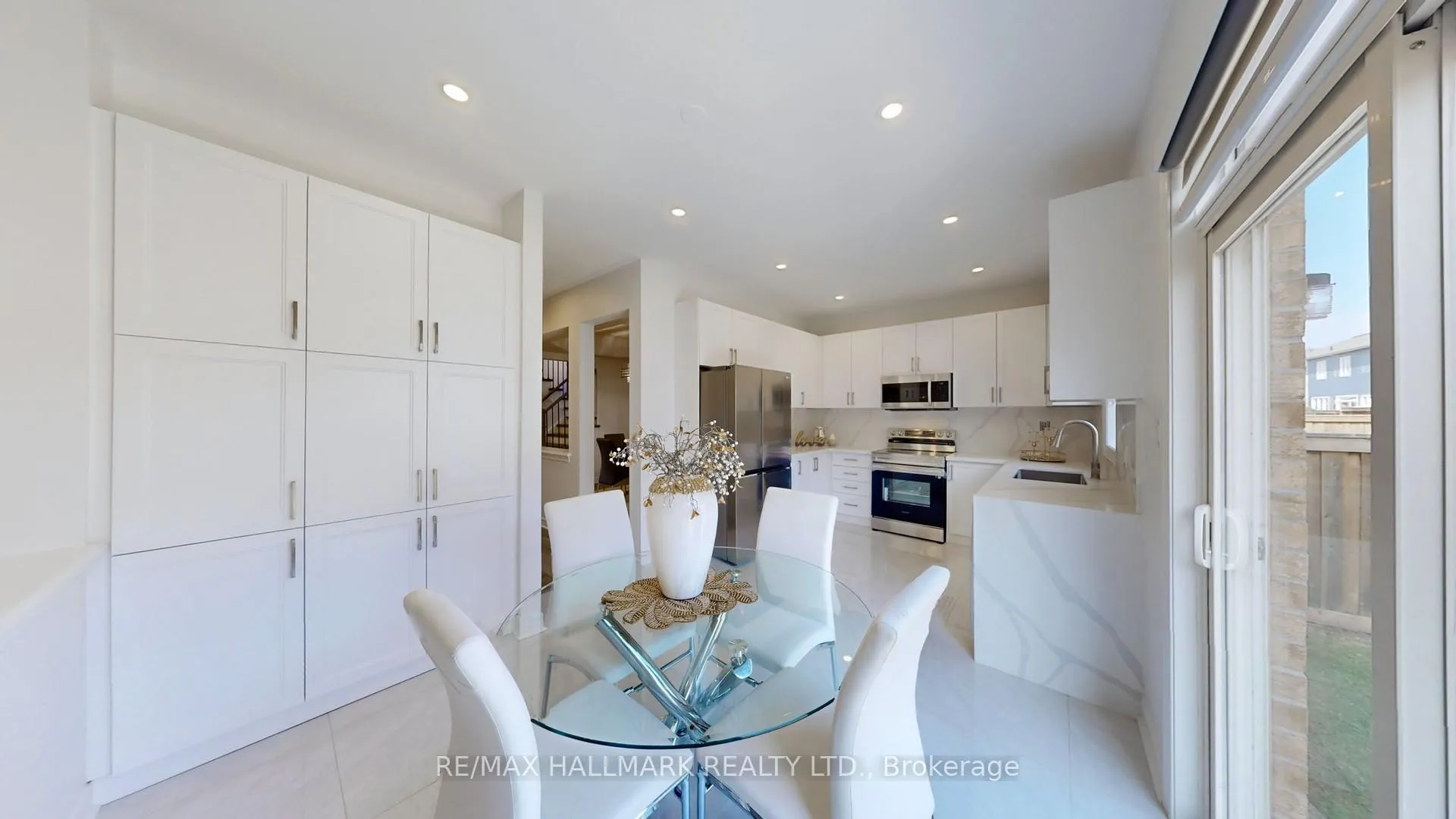 Photo 9 of 22 Bostock Drive, Georgina, Keswick South — HOMEH