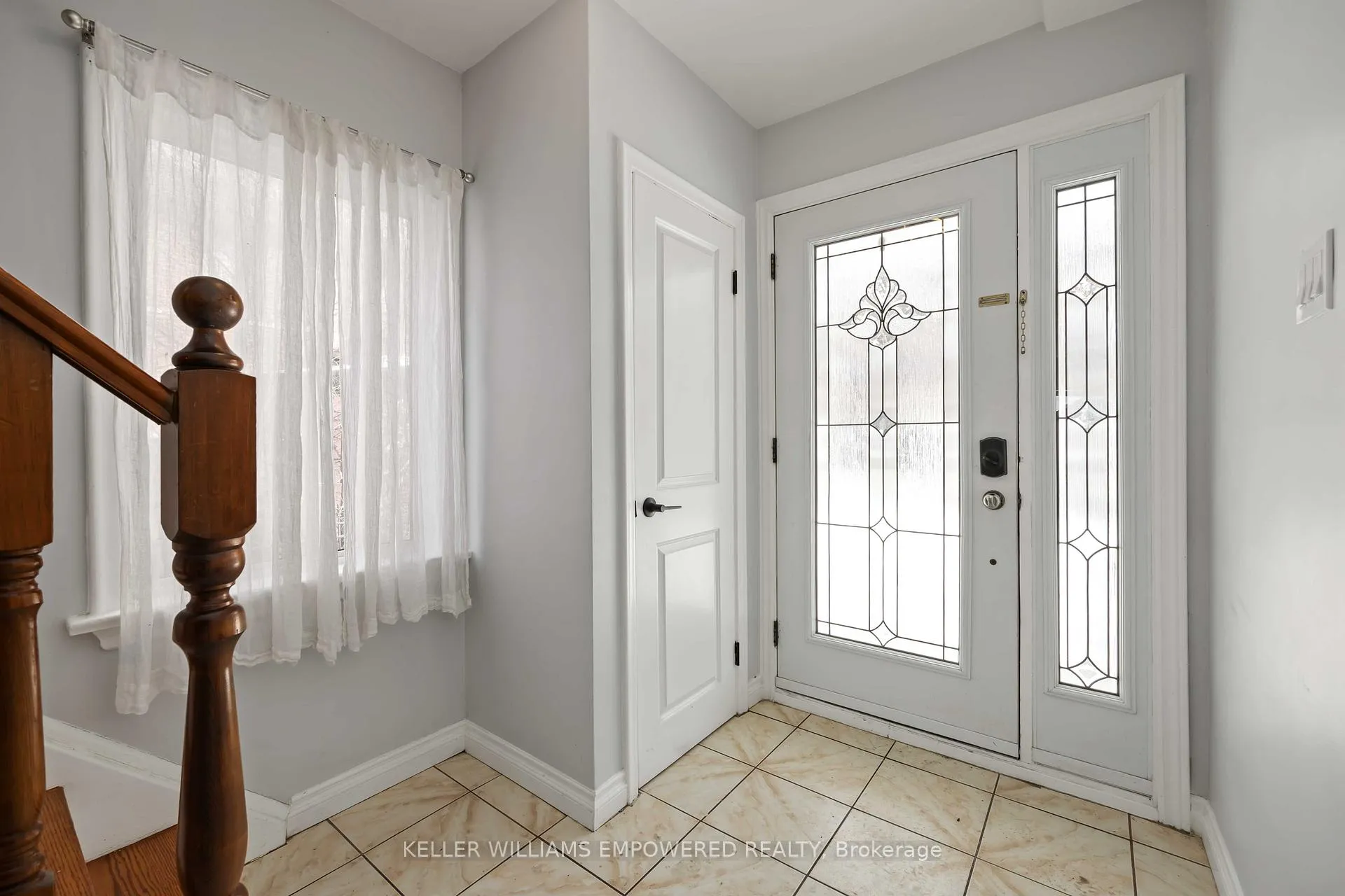 Photo 5 of 8 Porter Avenue, Toronto, Rockcliffe-Smythe — HOMEH