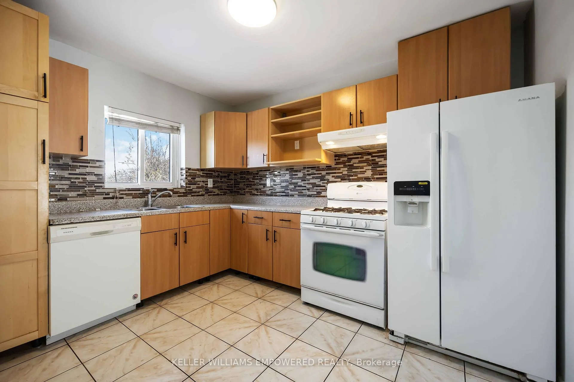 Photo 7 of 8 Porter Avenue, Toronto, Rockcliffe-Smythe — HOMEH