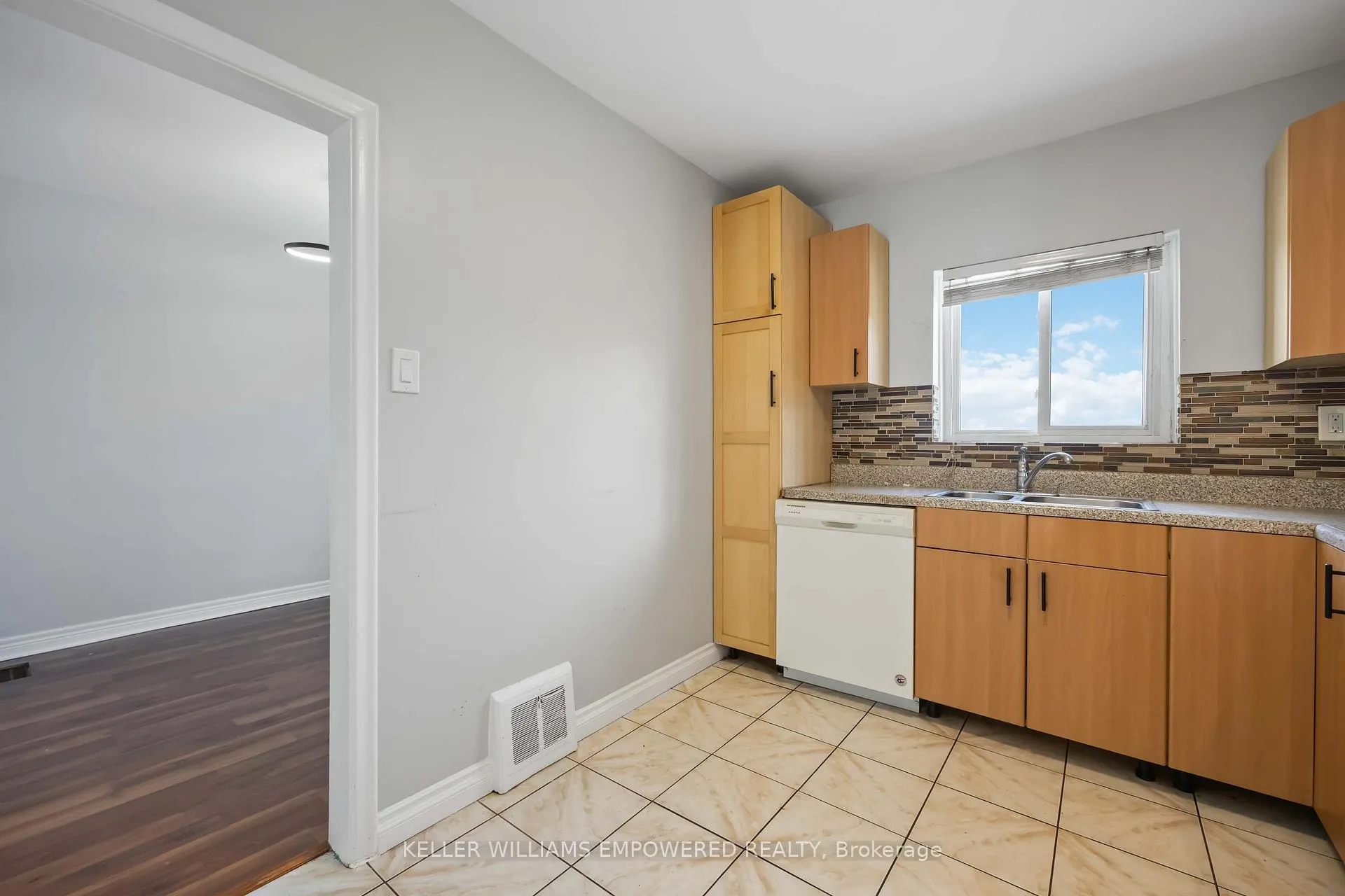 Photo 9 of 8 Porter Avenue, Toronto, Rockcliffe-Smythe — HOMEH