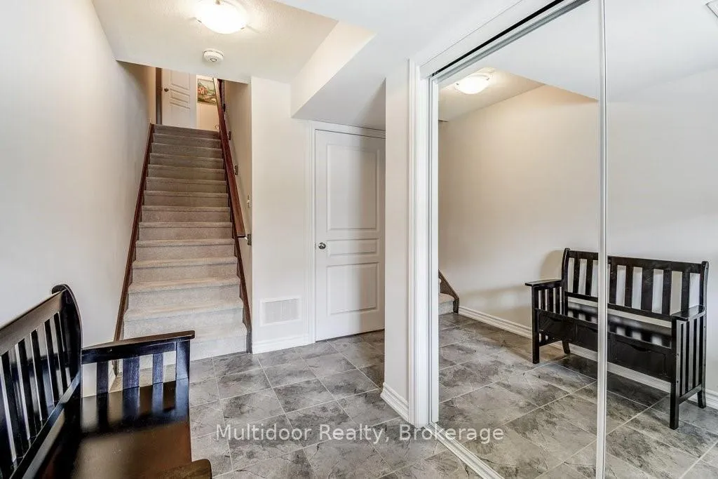 Photo 4 of 20 Hiscott Drive, Hamilton, Waterdown — HOMEH