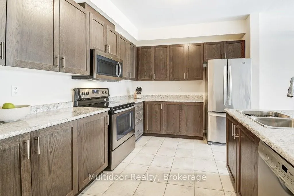 Photo 5 of 20 Hiscott Drive, Hamilton, Waterdown — HOMEH