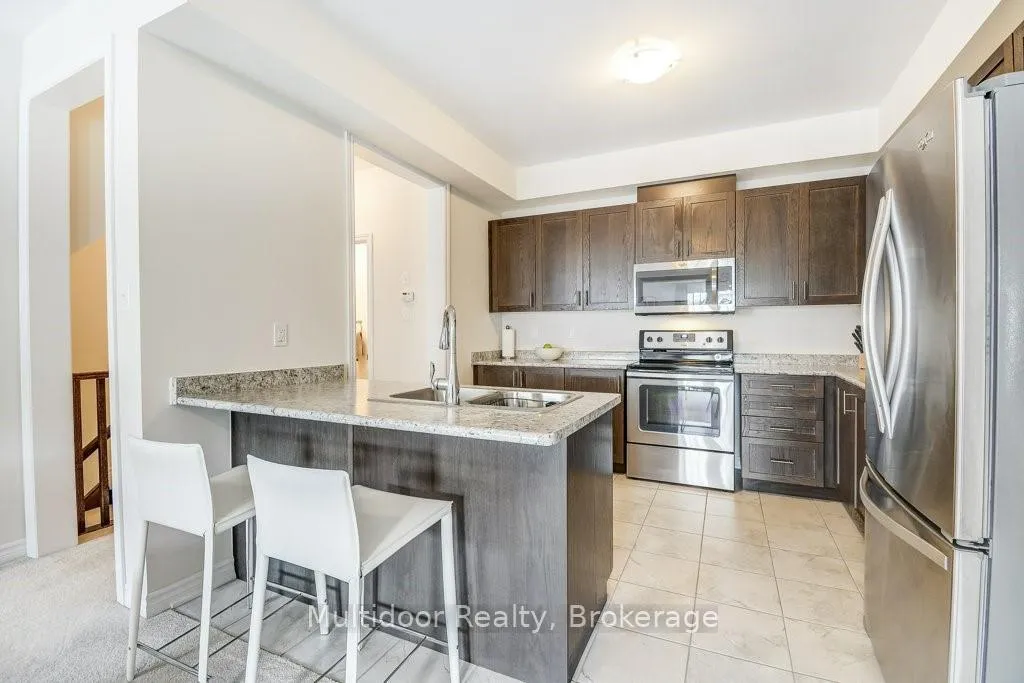 Photo 6 of 20 Hiscott Drive, Hamilton, Waterdown — HOMEH