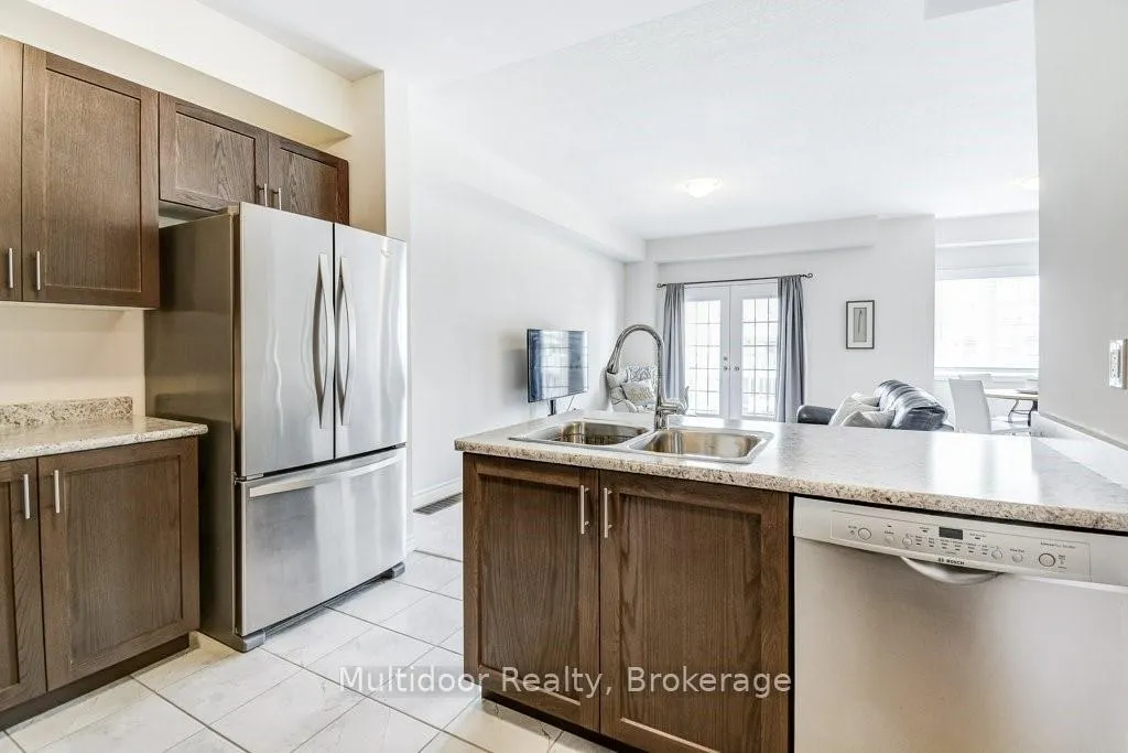 Photo 7 of 20 Hiscott Drive, Hamilton, Waterdown — HOMEH