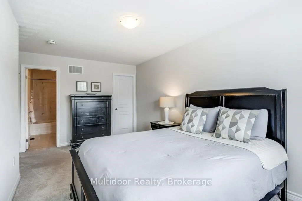 Photo 16 of 20 Hiscott Drive, Hamilton, Waterdown — HOMEH