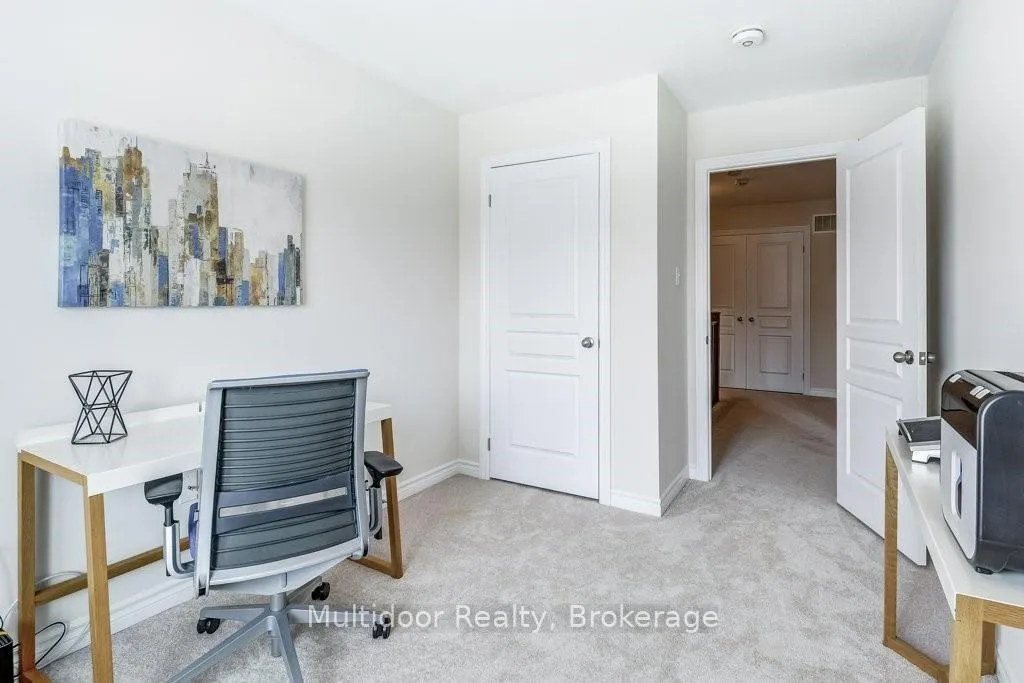Photo 18 of 20 Hiscott Drive, Hamilton, Waterdown — HOMEH