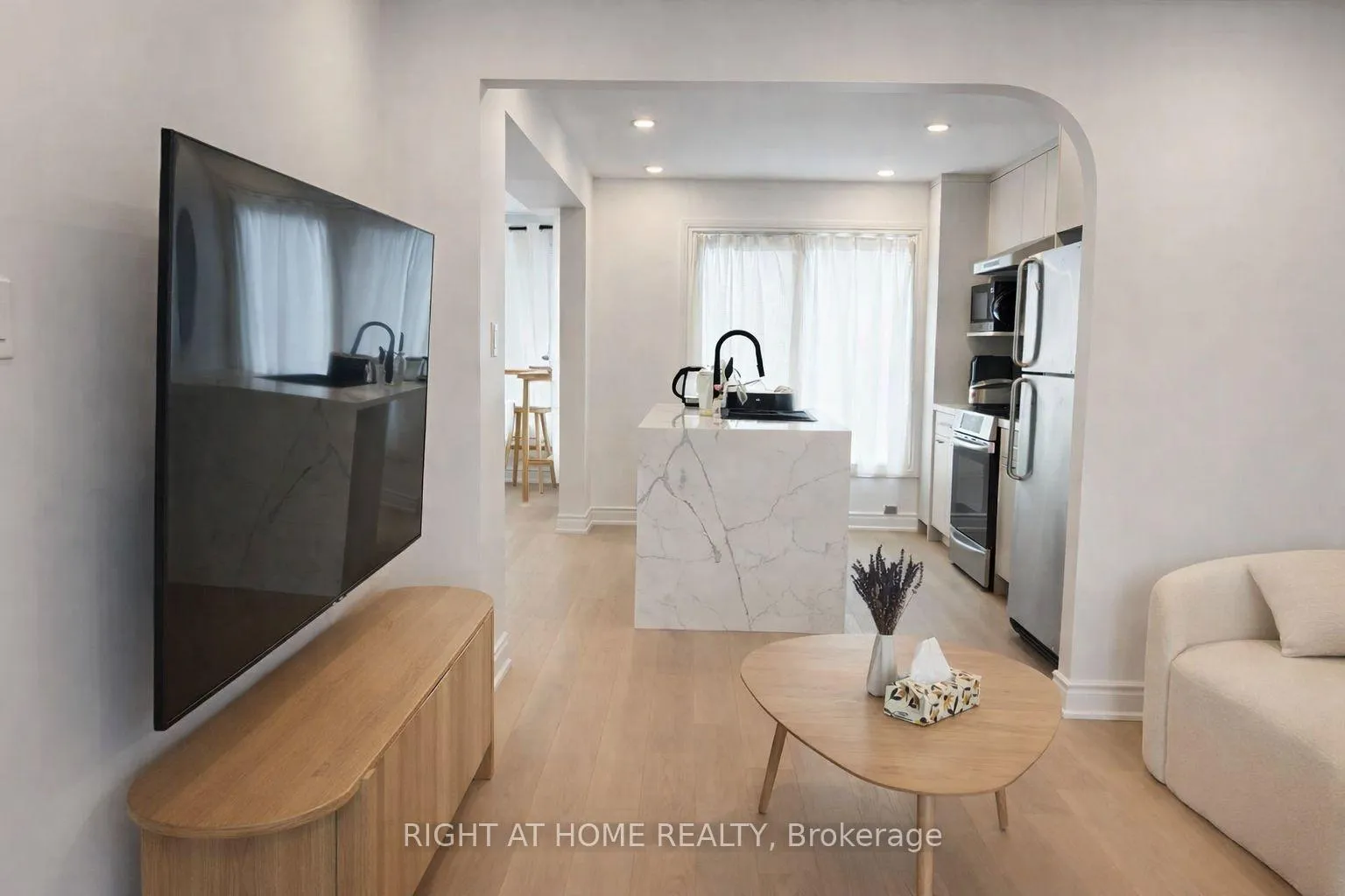 Photo 9 of 27 Patna Crescent, Vaughan, Maple — HOMEH