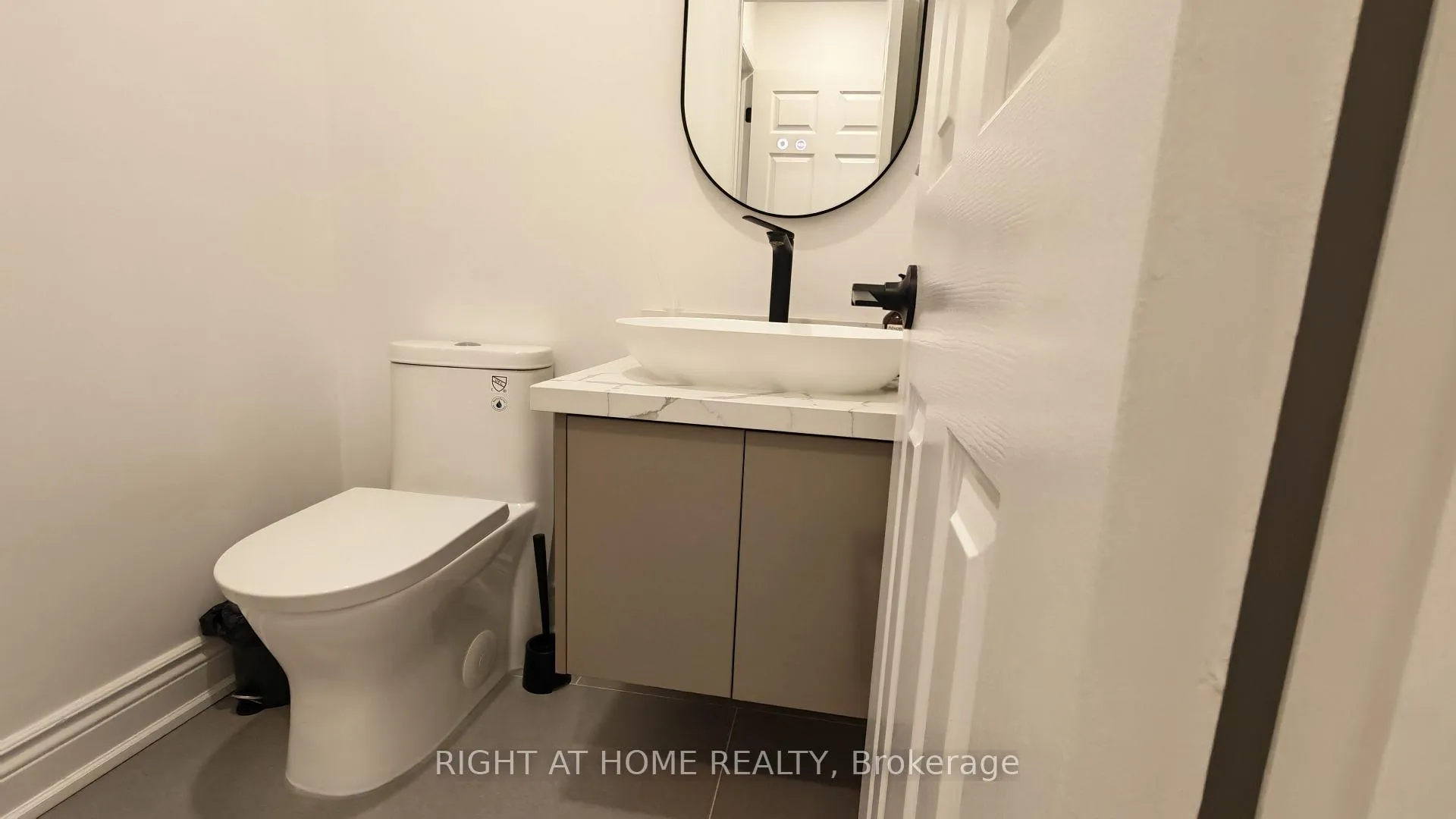 Photo 10 of 27 Patna Crescent, Vaughan, Maple — HOMEH