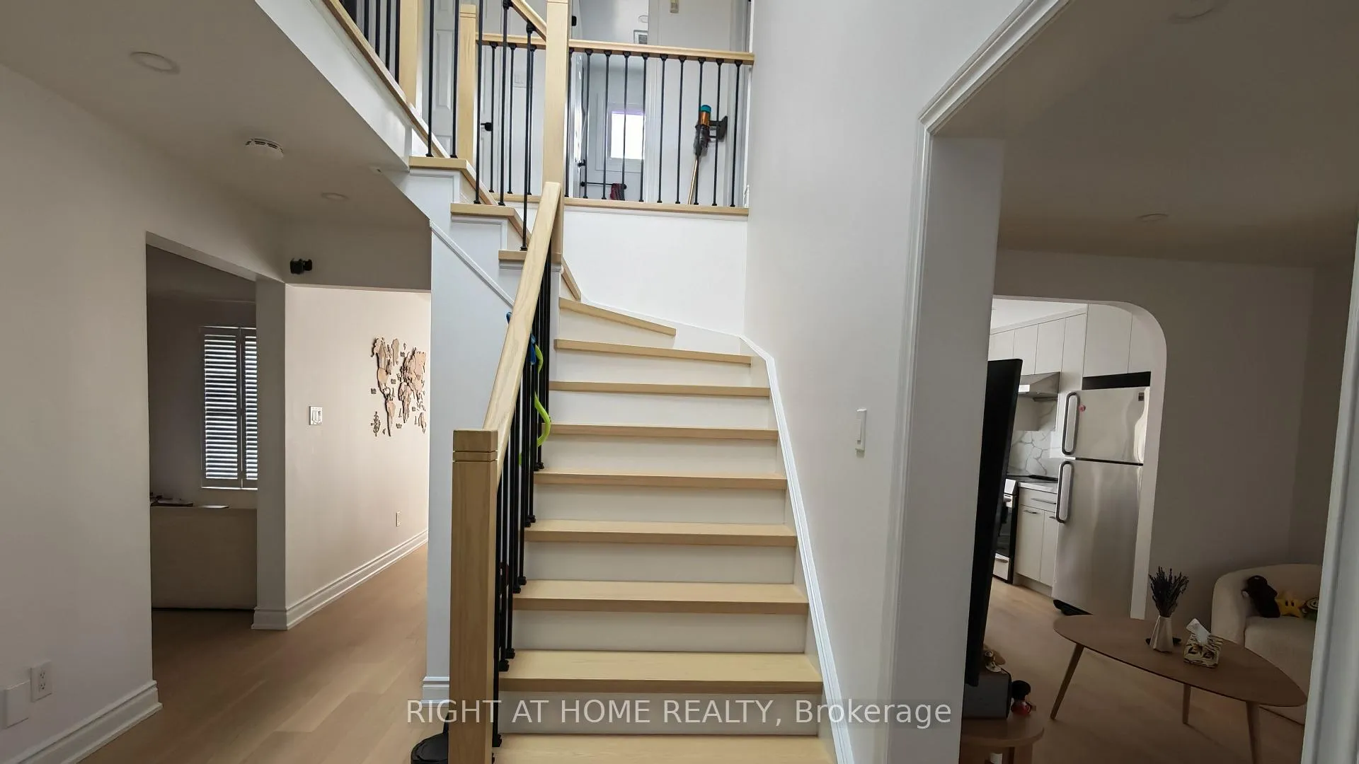 Photo 12 of 27 Patna Crescent, Vaughan, Maple — HOMEH