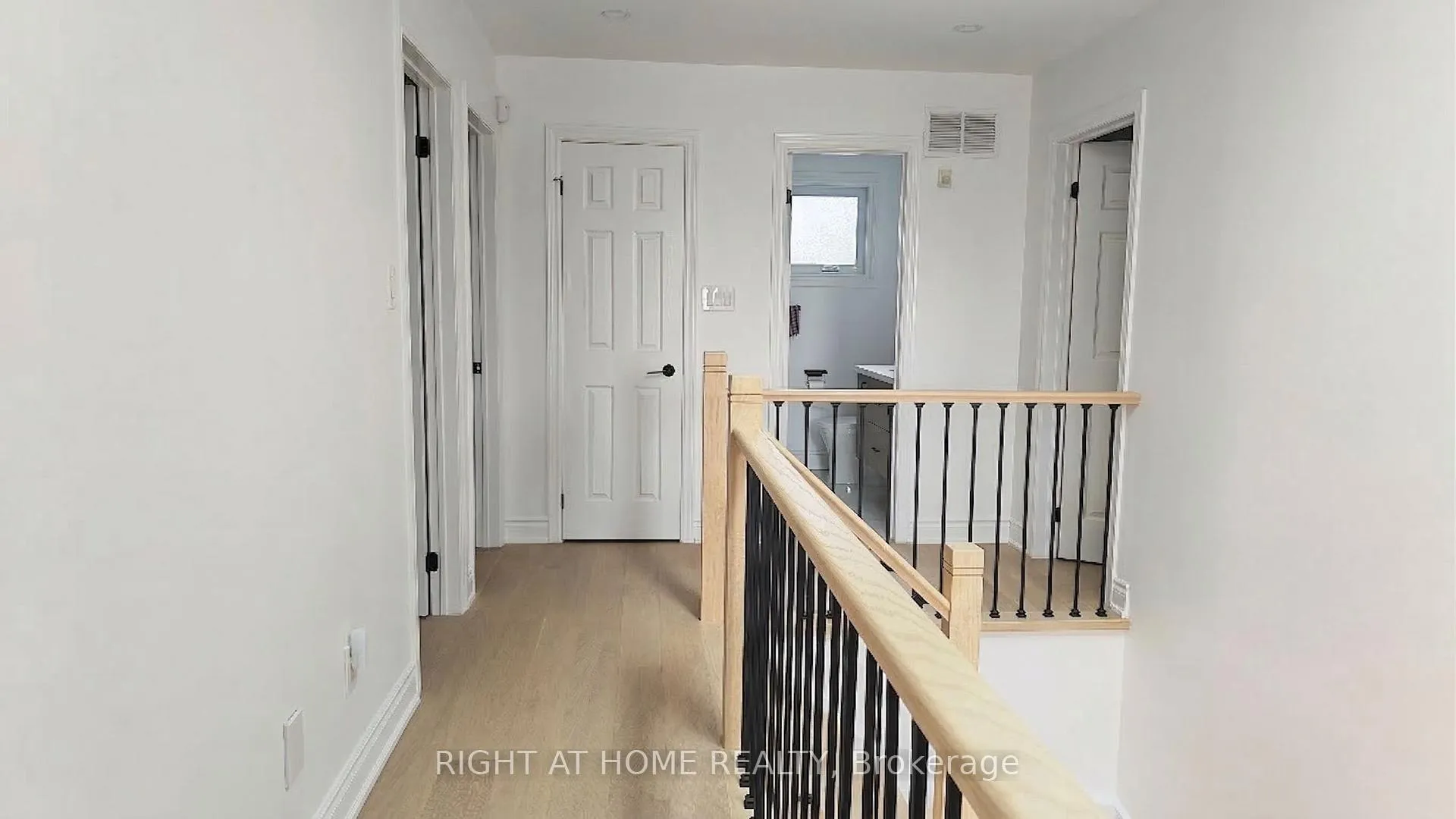 Photo 13 of 27 Patna Crescent, Vaughan, Maple — HOMEH