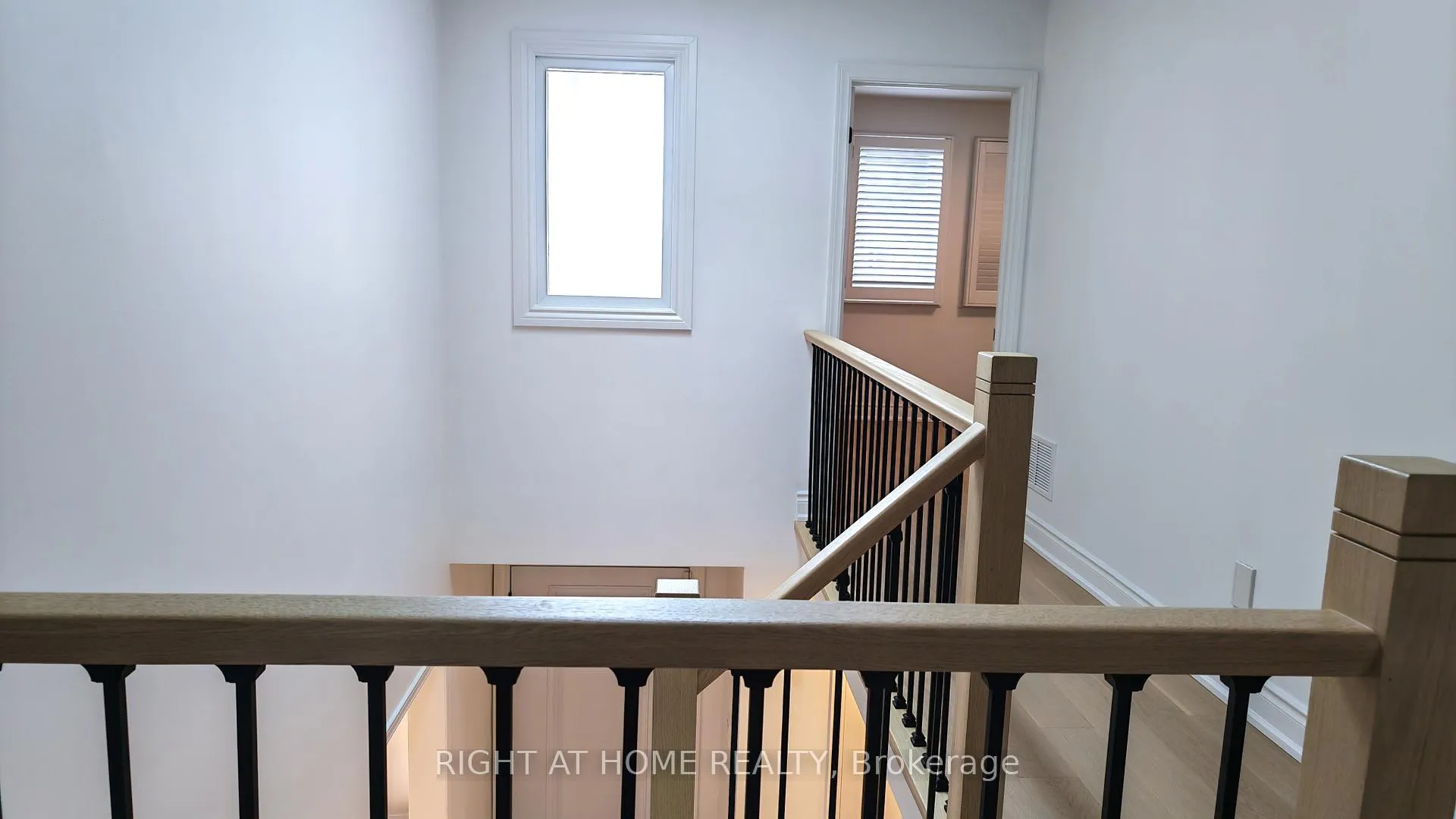 Photo 18 of 27 Patna Crescent, Vaughan, Maple — HOMEH