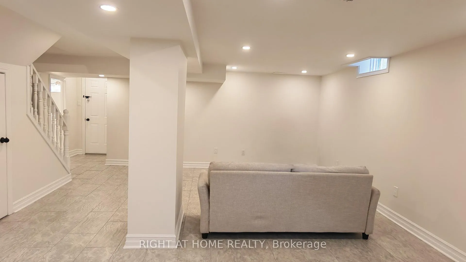 Photo 21 of 27 Patna Crescent, Vaughan, Maple — HOMEH