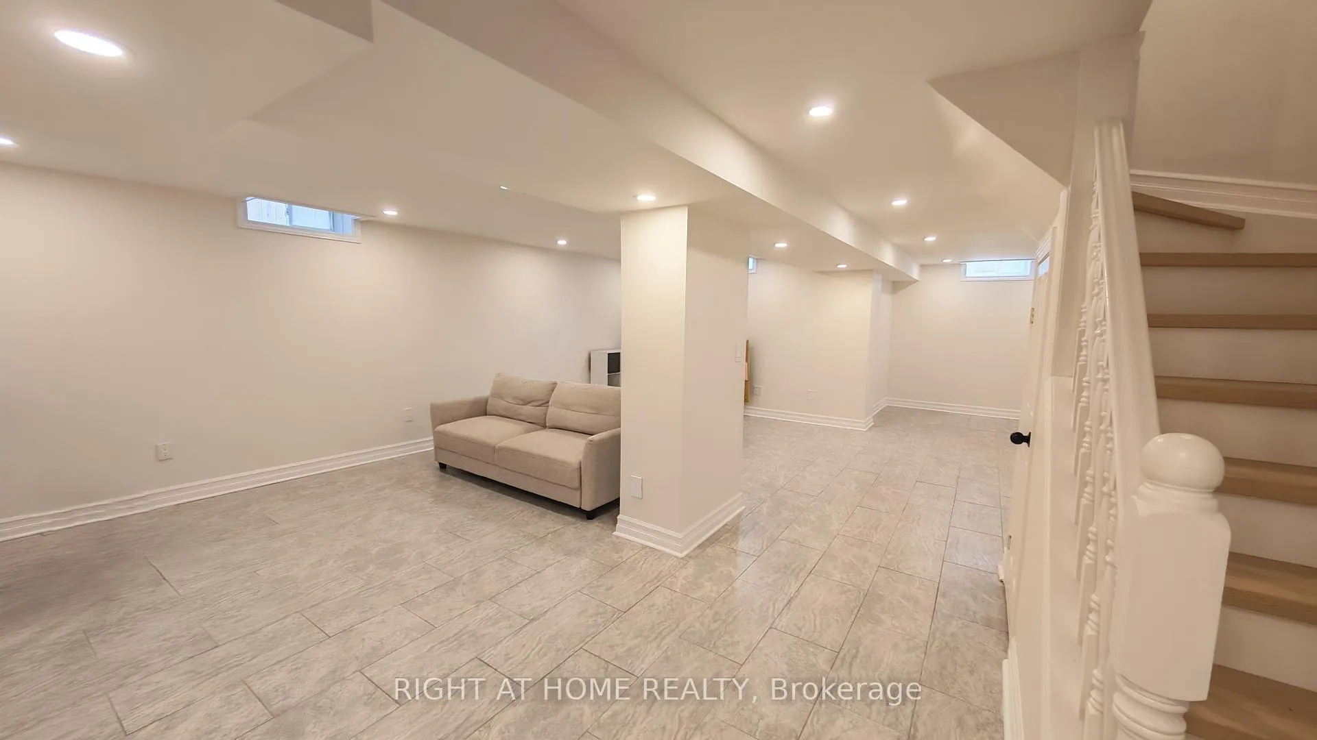 Photo 22 of 27 Patna Crescent, Vaughan, Maple — HOMEH