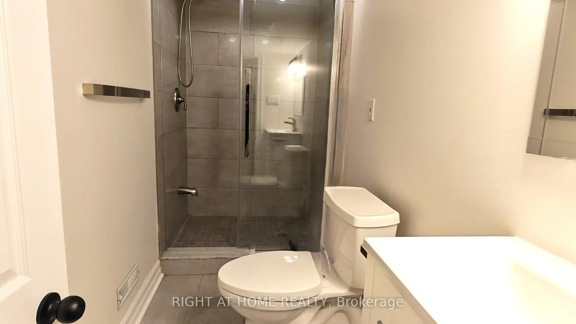 Photo 23 of 27 Patna Crescent, Vaughan, Maple — HOMEH