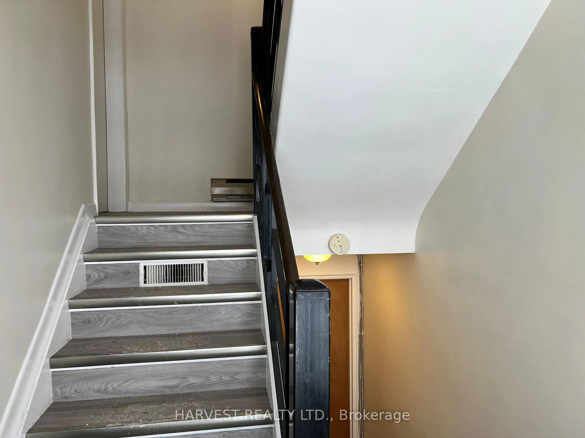 Photo 4 of 337 Frontenac Avenue, Oshawa, Vanier — HOMEH