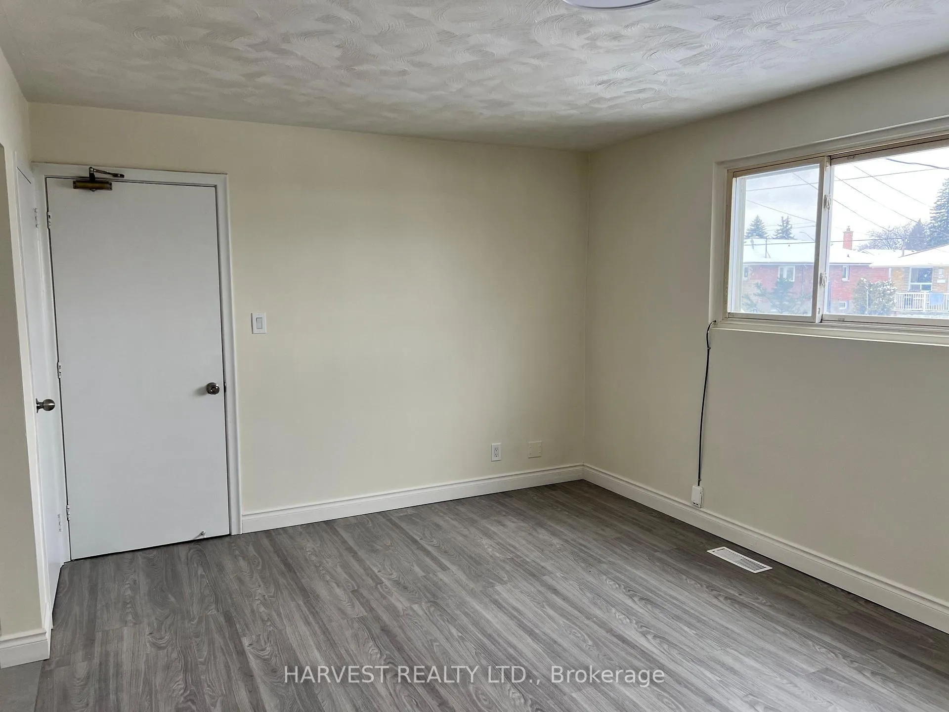 Photo 11 of 337 Frontenac Avenue, Oshawa, Vanier — HOMEH