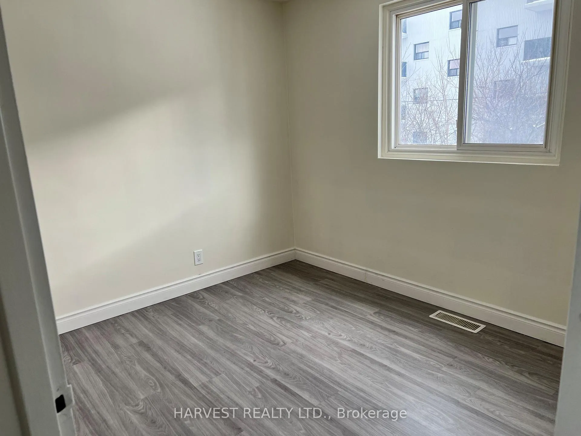 Photo 14 of 337 Frontenac Avenue, Oshawa, Vanier — HOMEH