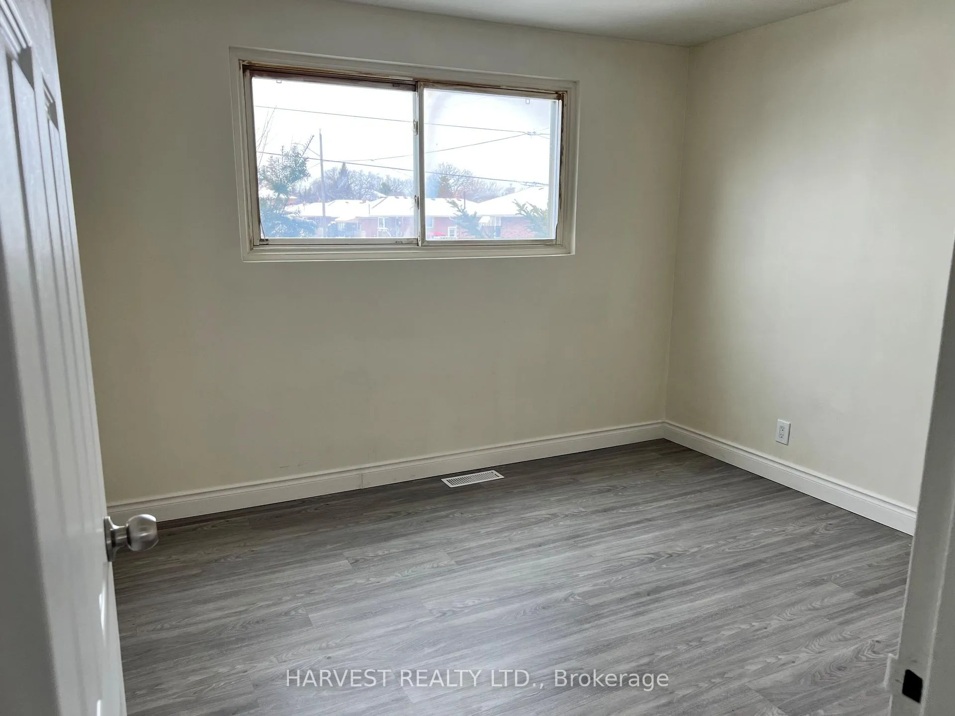 Photo 17 of 337 Frontenac Avenue, Oshawa, Vanier — HOMEH