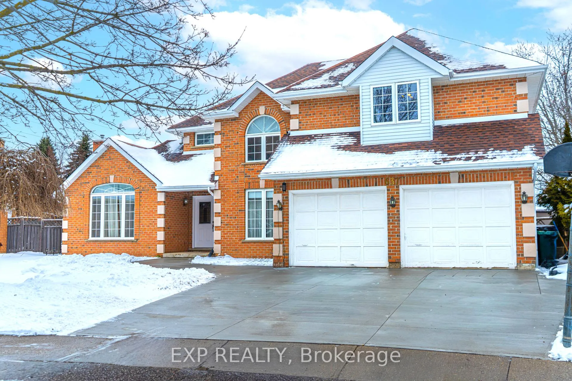 Photo 2 of 637 Deer Run Drive, Waterloo — HOMEH