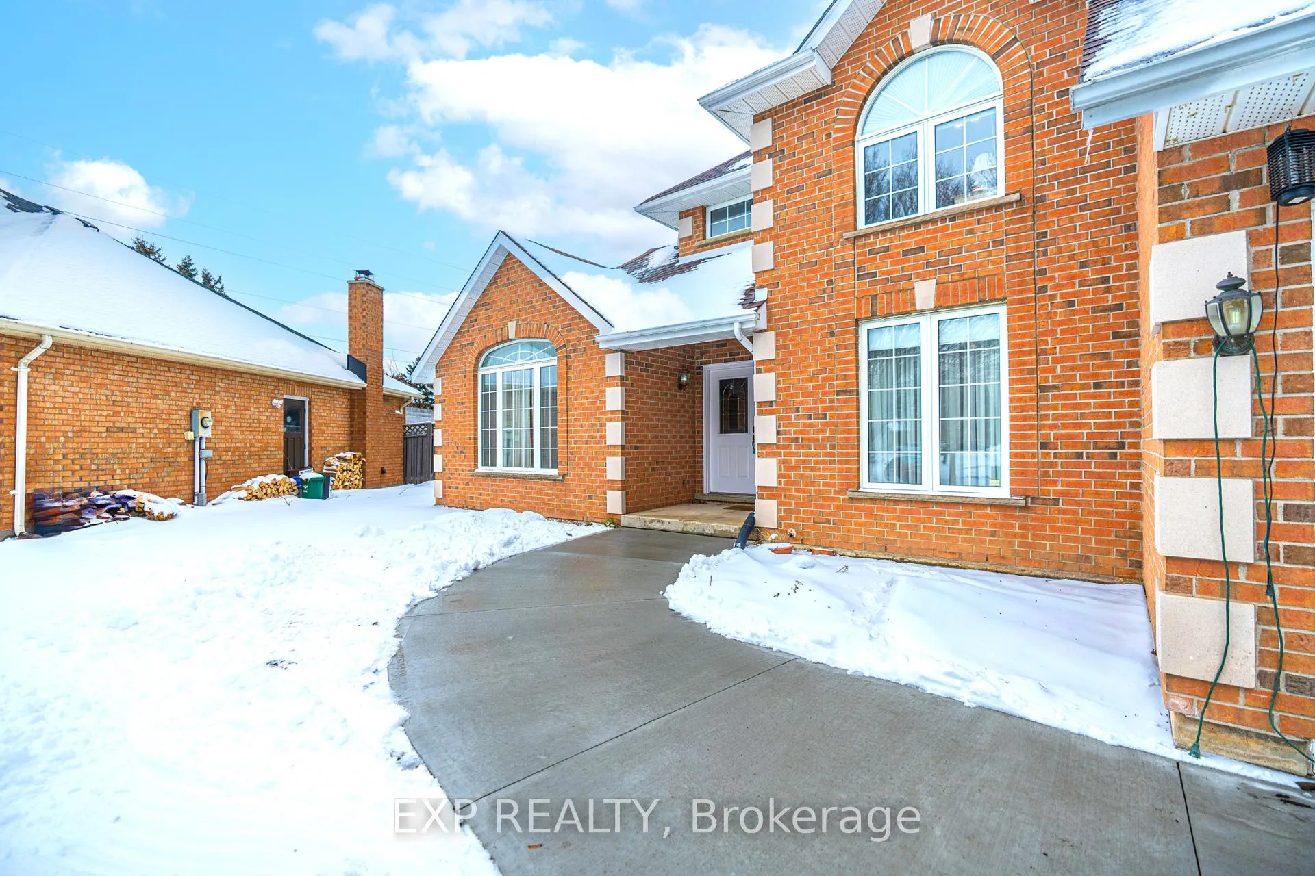 Photo 3 of 637 Deer Run Drive, Waterloo — HOMEH