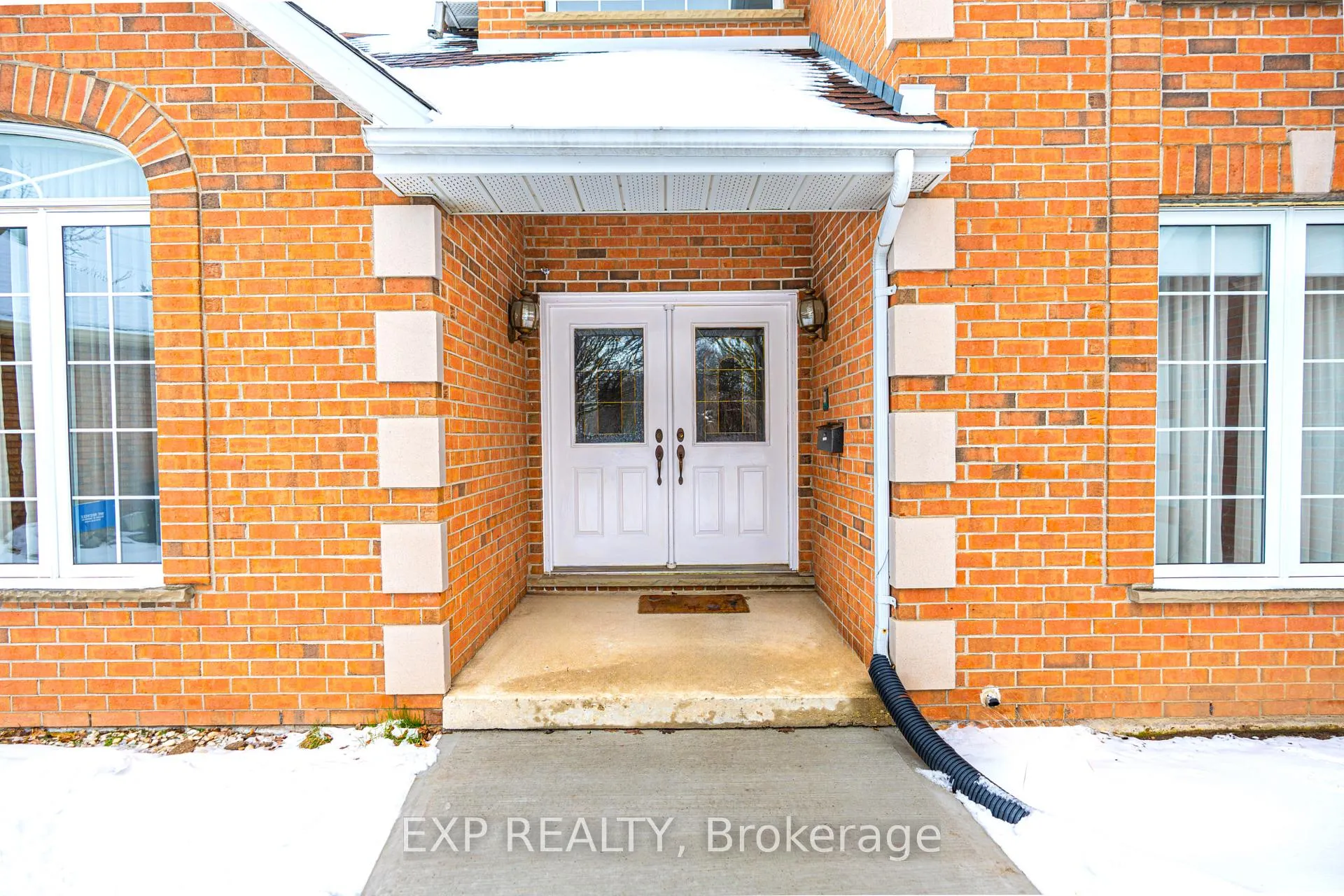 Photo 4 of 637 Deer Run Drive, Waterloo — HOMEH