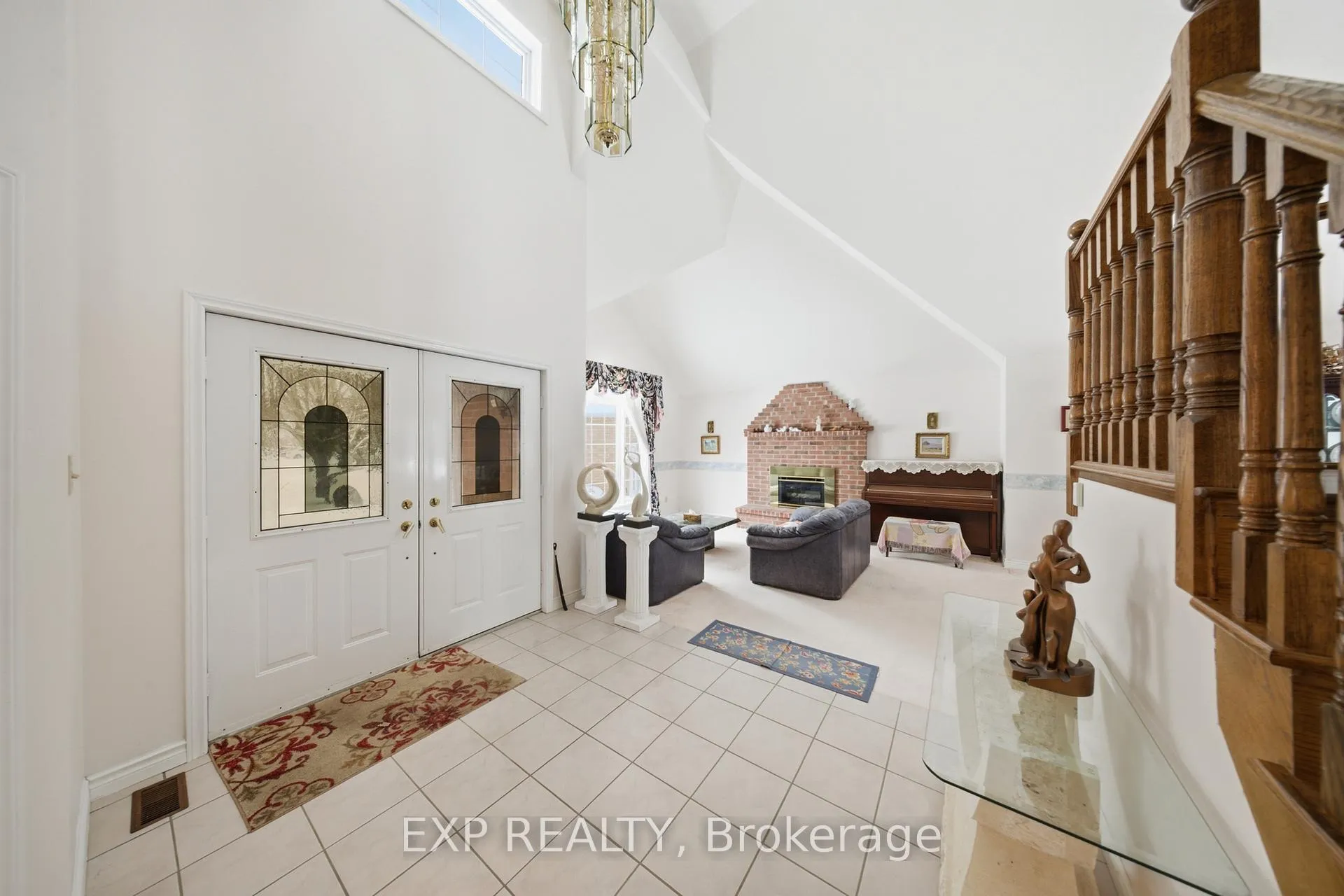 Photo 5 of 637 Deer Run Drive, Waterloo — HOMEH